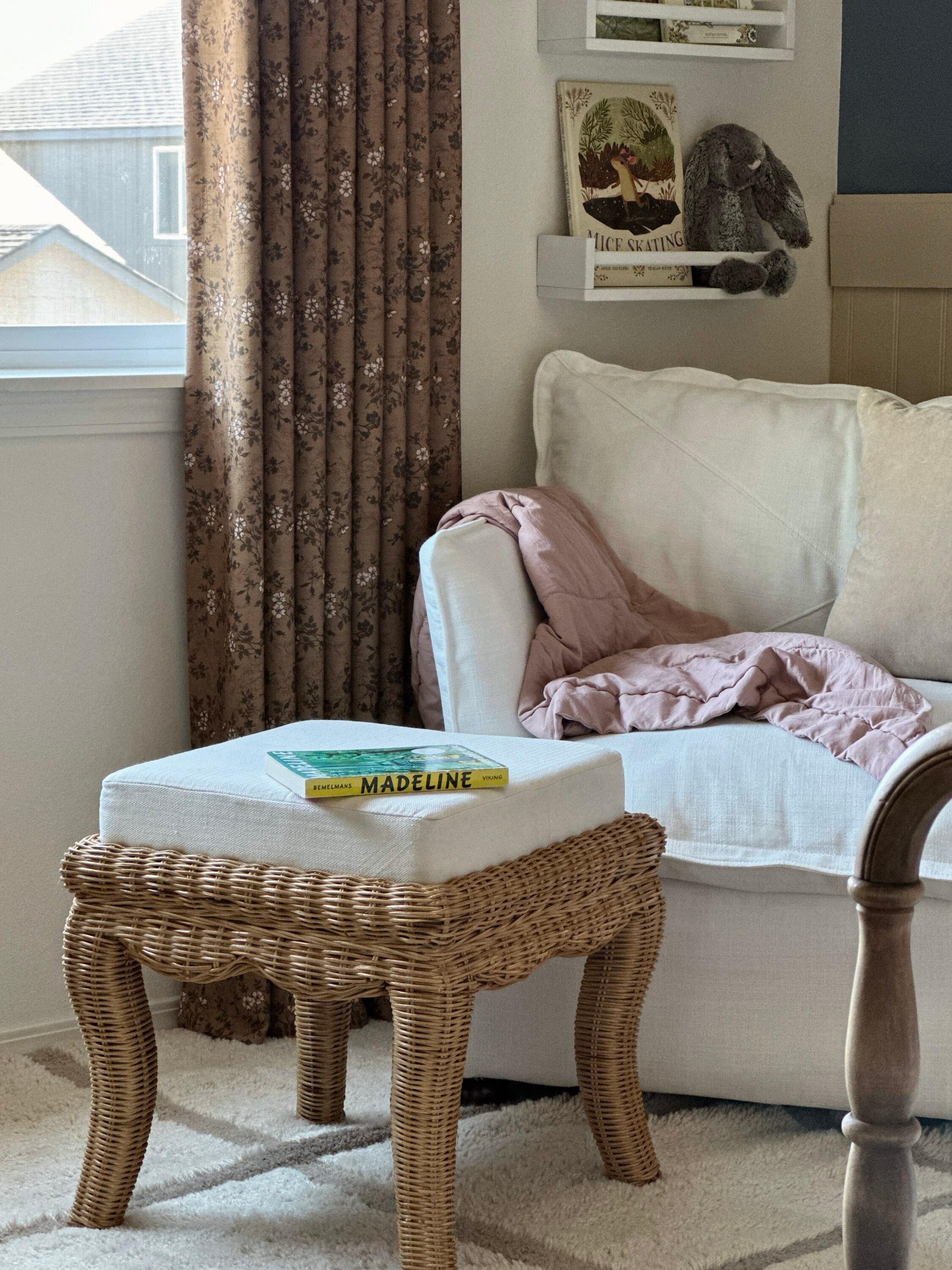 JONATHAN Y Rowan 19.7" Bohemian Designer Woven Rattan/Wood Vanity Stool, White Cushion with Natural Frame