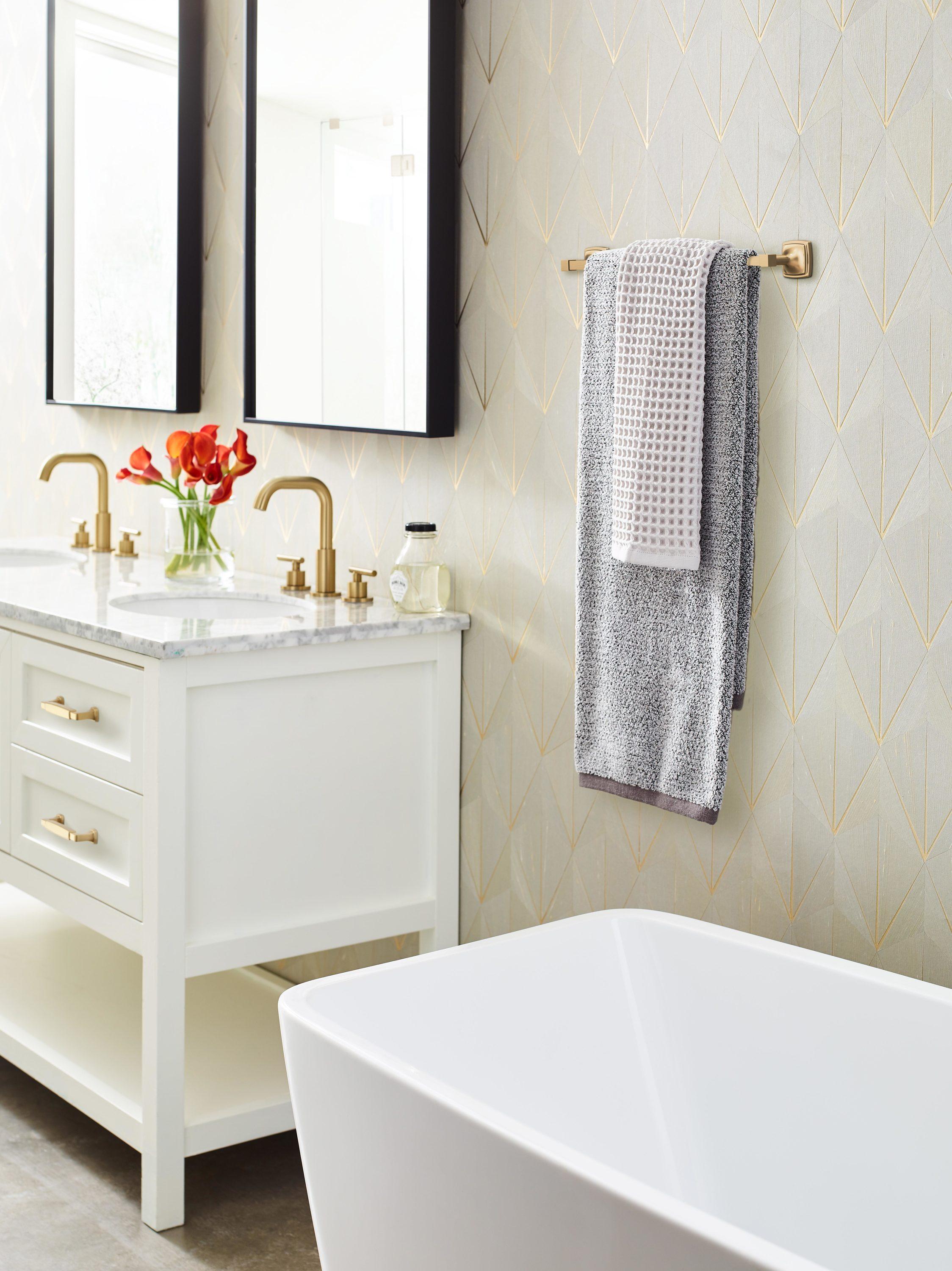 Amerock Stature Champagne Bronze 18 inch (457mm) Towel Bar
