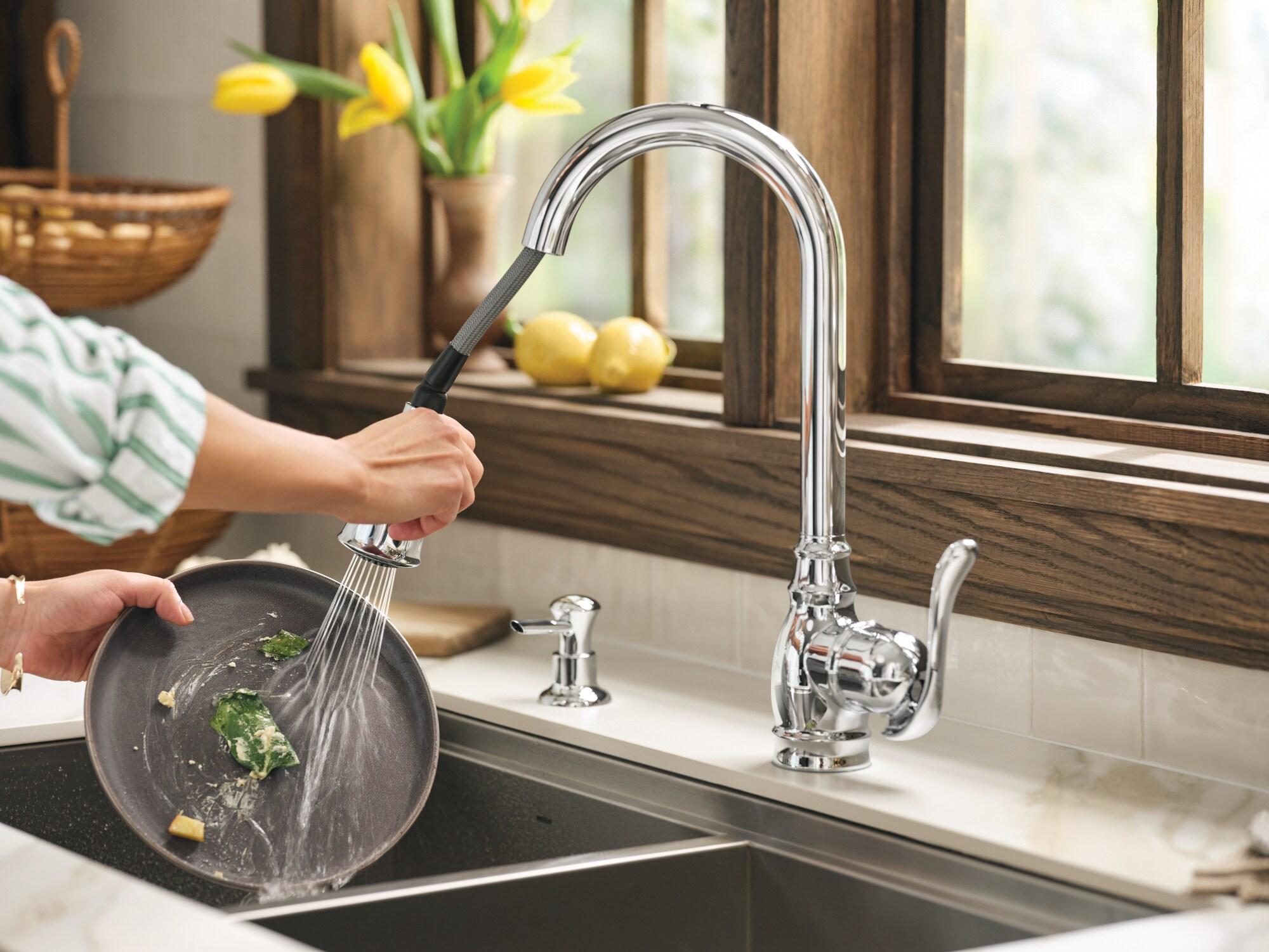 Moen Anabelle Chrome Single Handle Deck-mount Pull-down Kitchen Faucet with Sprayer ( Deck Plate Included ) (Soap Dispenser Included)