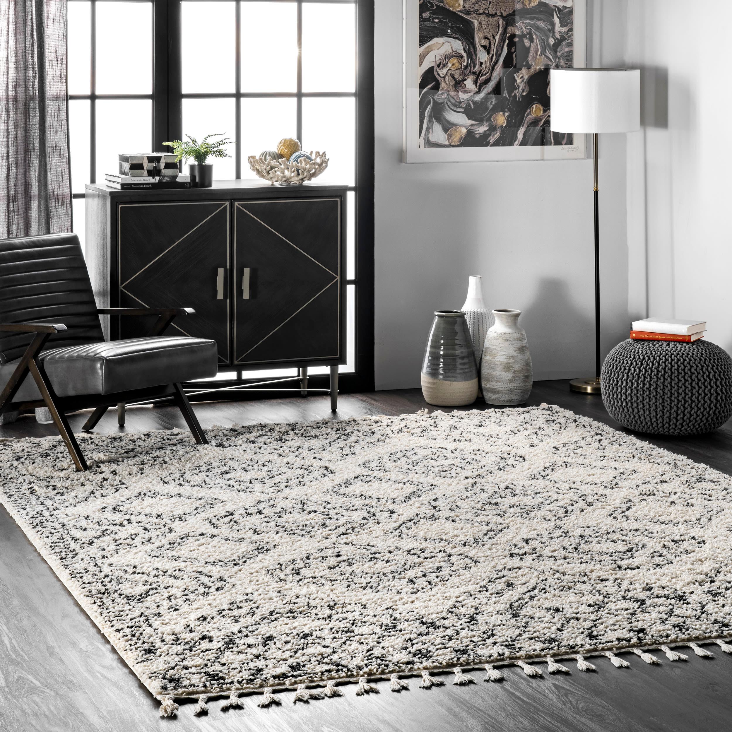 Nuloom Vasiliki Geometric 2x3 Accent Shag Indoor Area Rug for Living Room Bedroom Dining Room Nursery Entryway, Off White/Charcoal