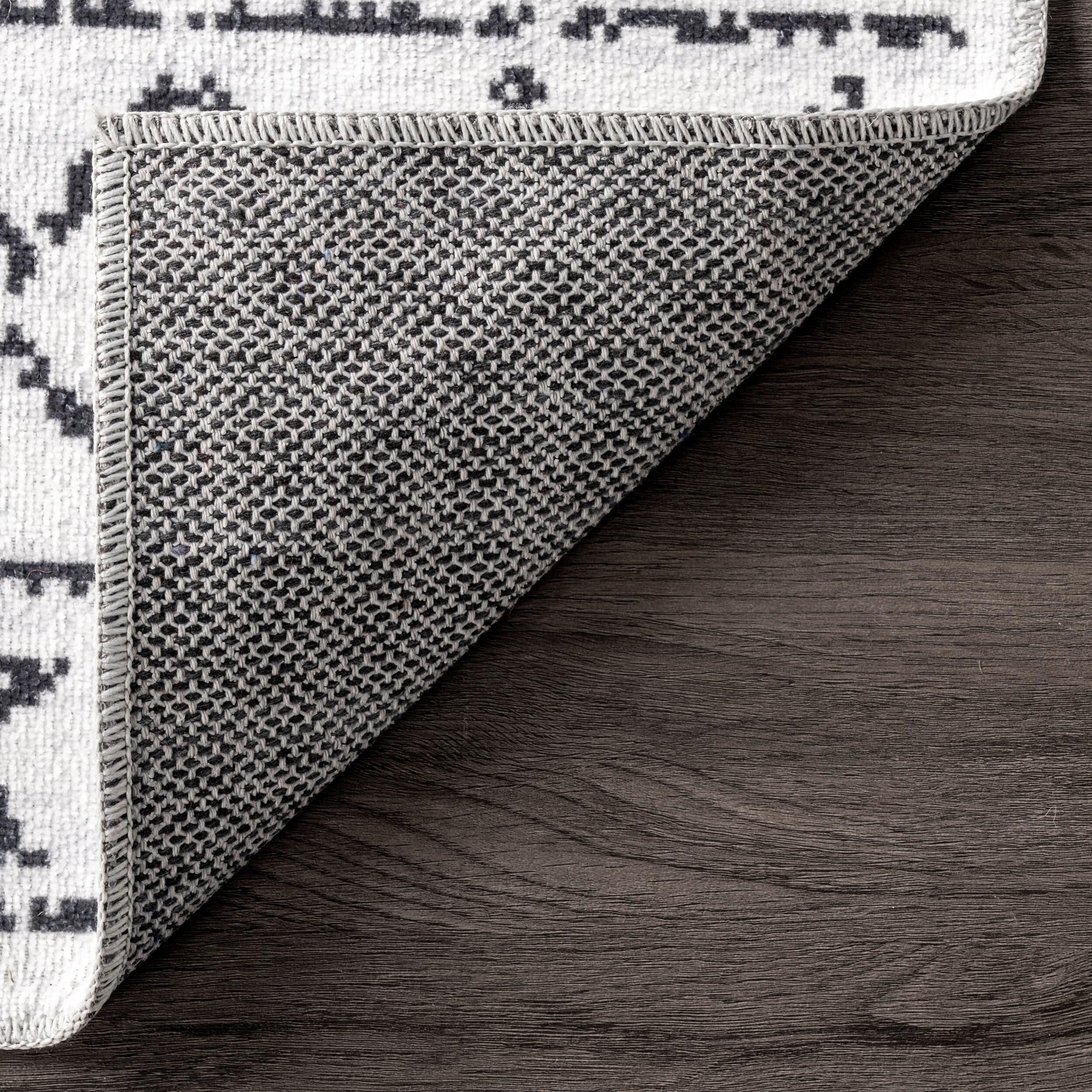 Nuloom Noa Geometric 6 Square Machine Washable Indoor Area Rug for Living Room Bedroom Dining Room Kitchen, White/Charcoal