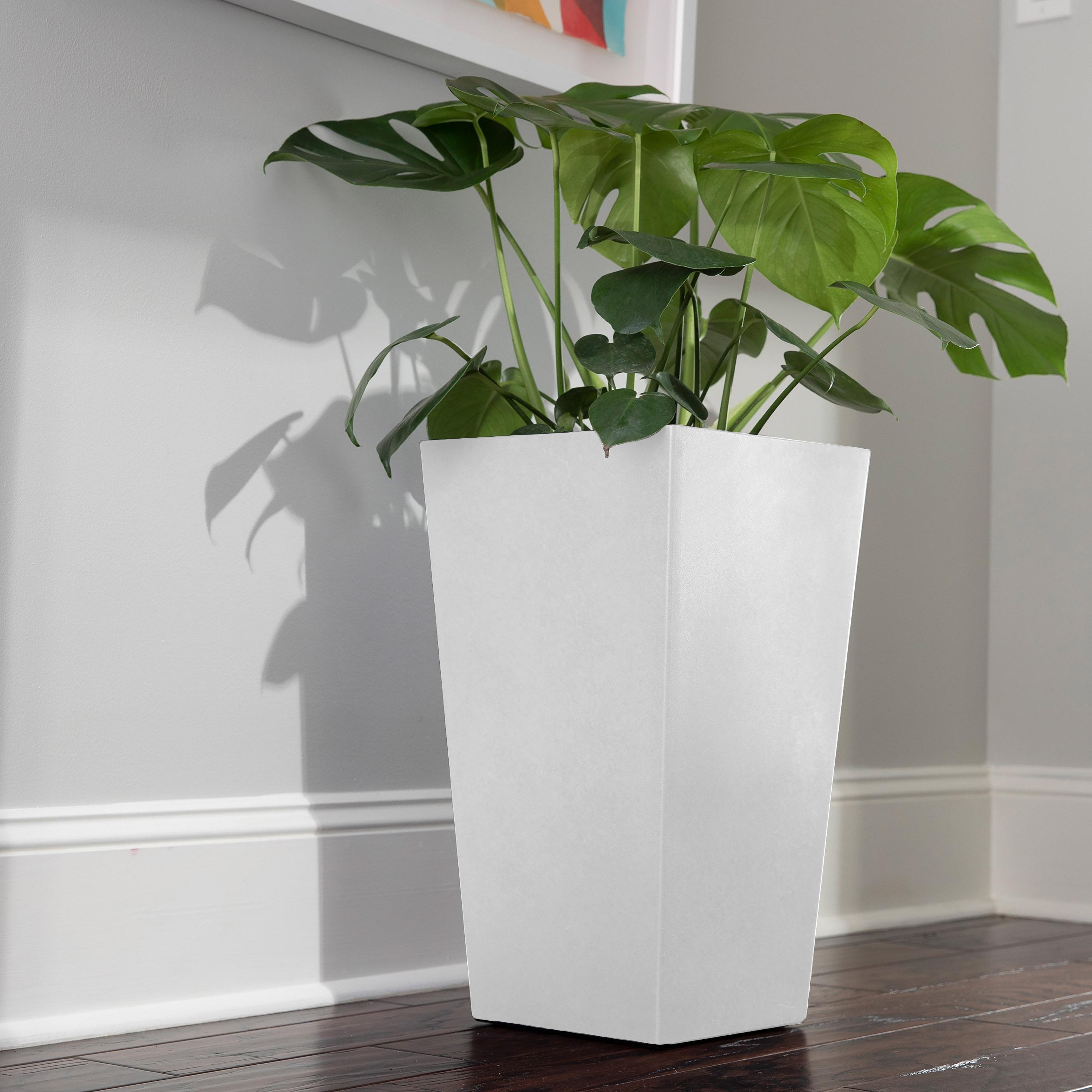 Finley Modern 20-in Recycled Plastic Indoor/Outdoor Square Vertical Planter