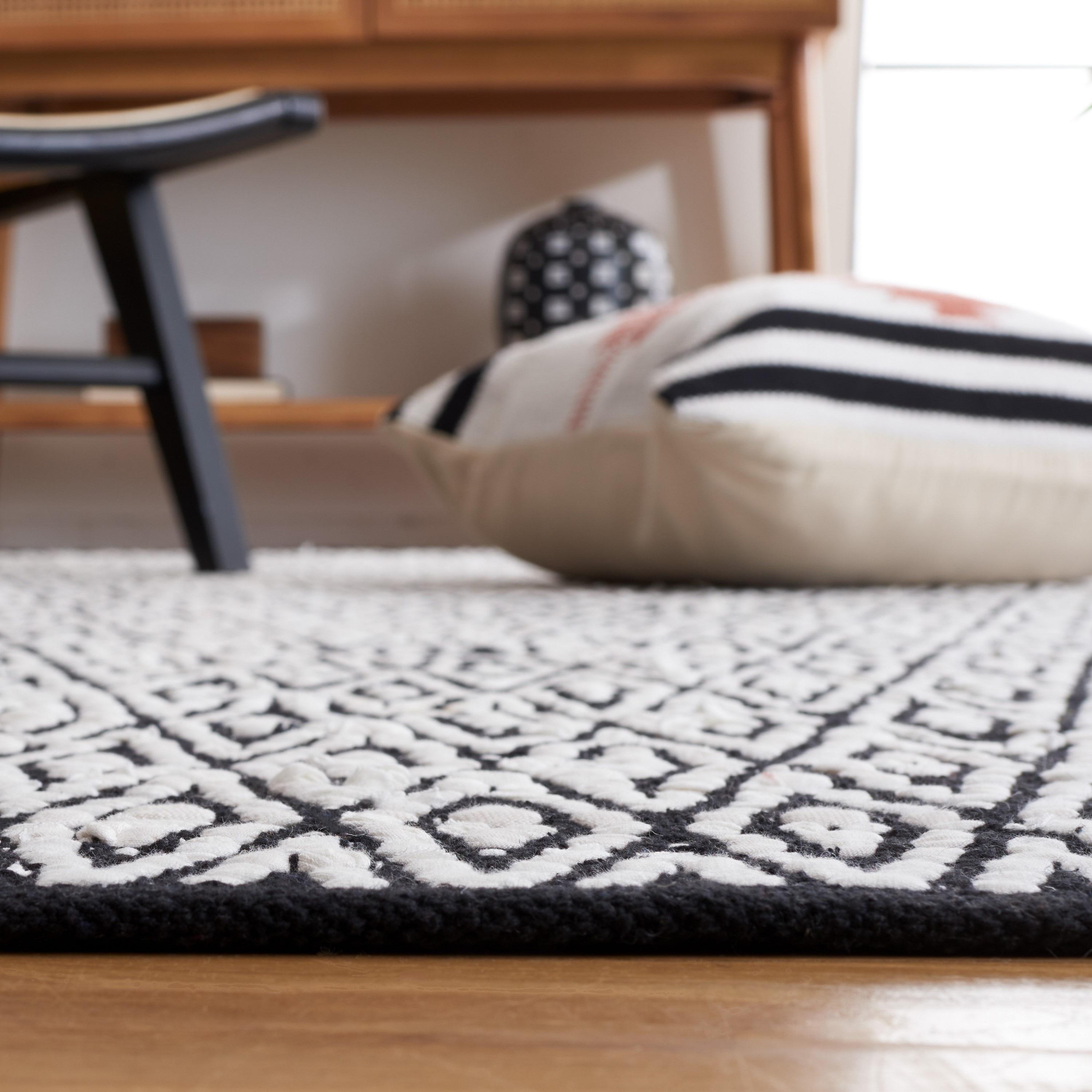 Montauk MTK621 Hand Woven Indoor Accent Rug - Ivory/Black - 4'x6' - Safavieh