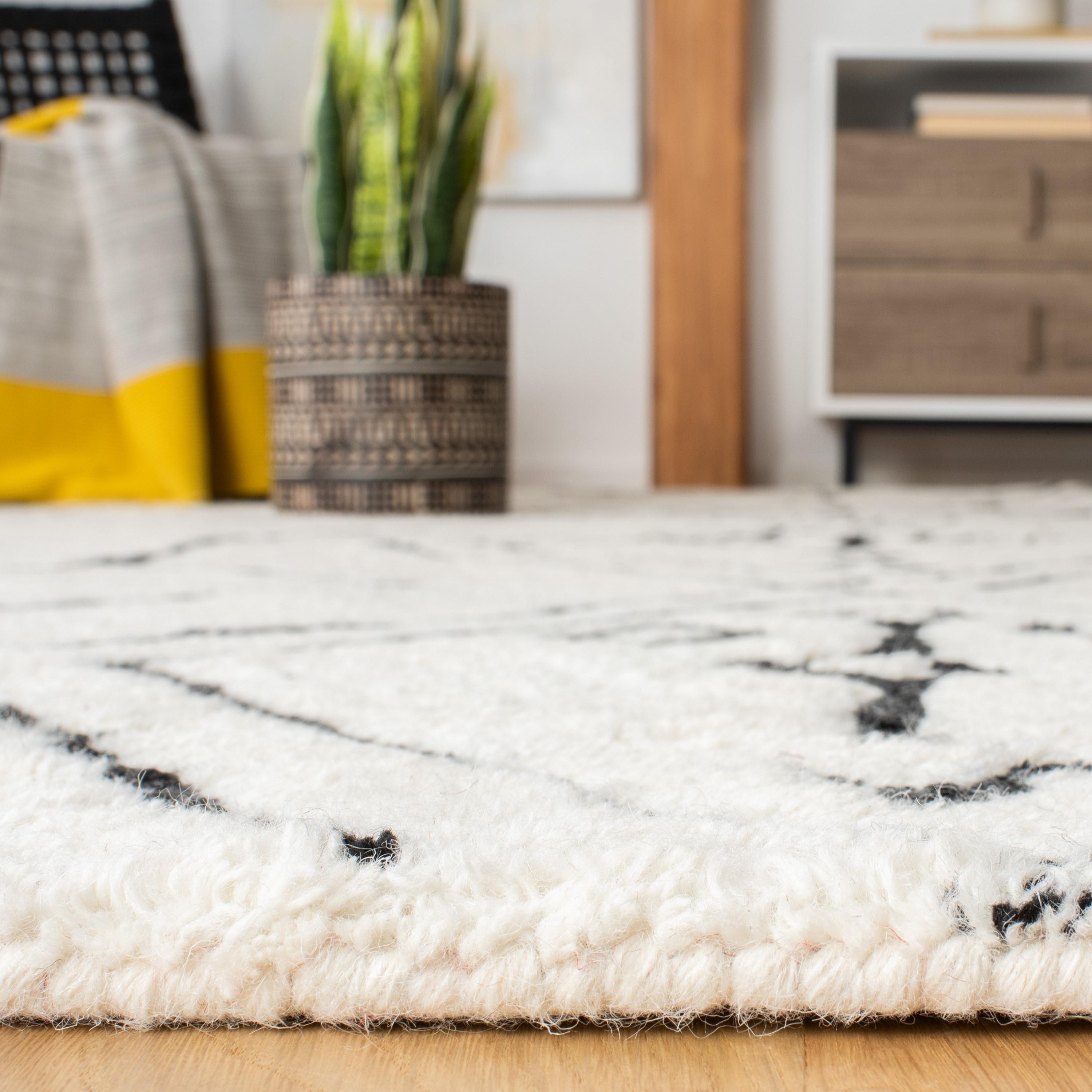 SAFAVIEH Casablanca Otis Abstract Moroccan Wool Shag Runner Rug, Ivory/Black, 2'3" x 8'
