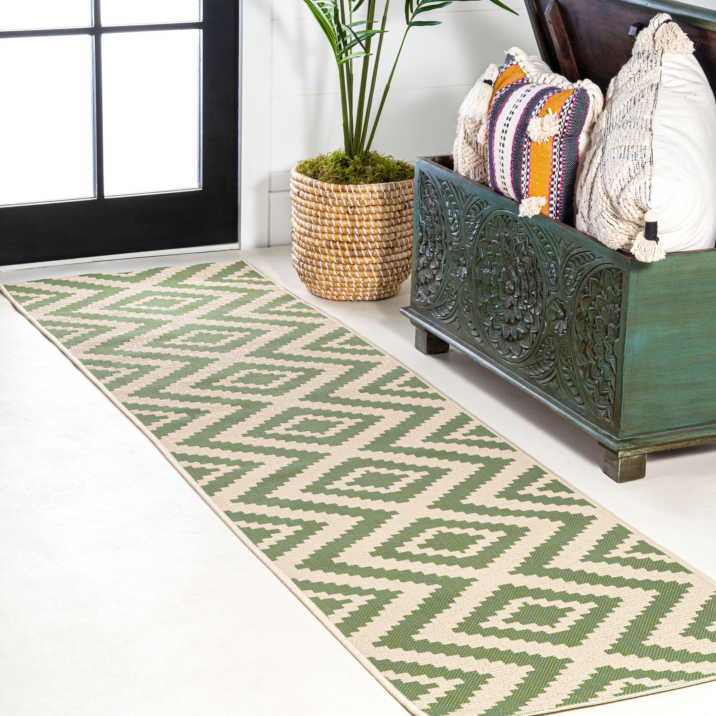 2'x10' Sintra Diamond  Indoor/Outdoor Runner Rug, Green/Cream - JONATHAN Y