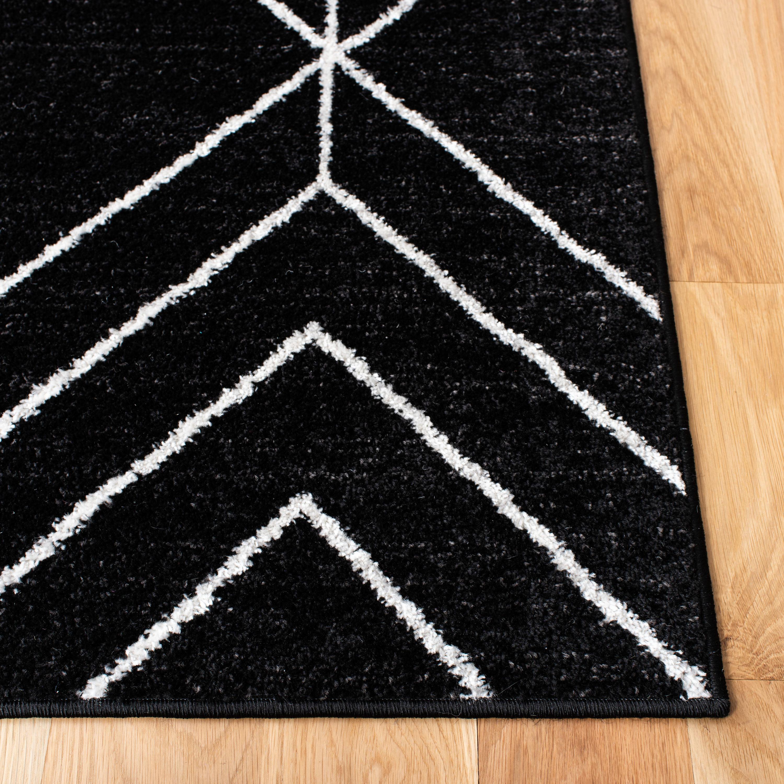 Adirondack ADR241 Machine Made Indoor Area Rug - Black/Ivory - 4'x6' - Safavieh