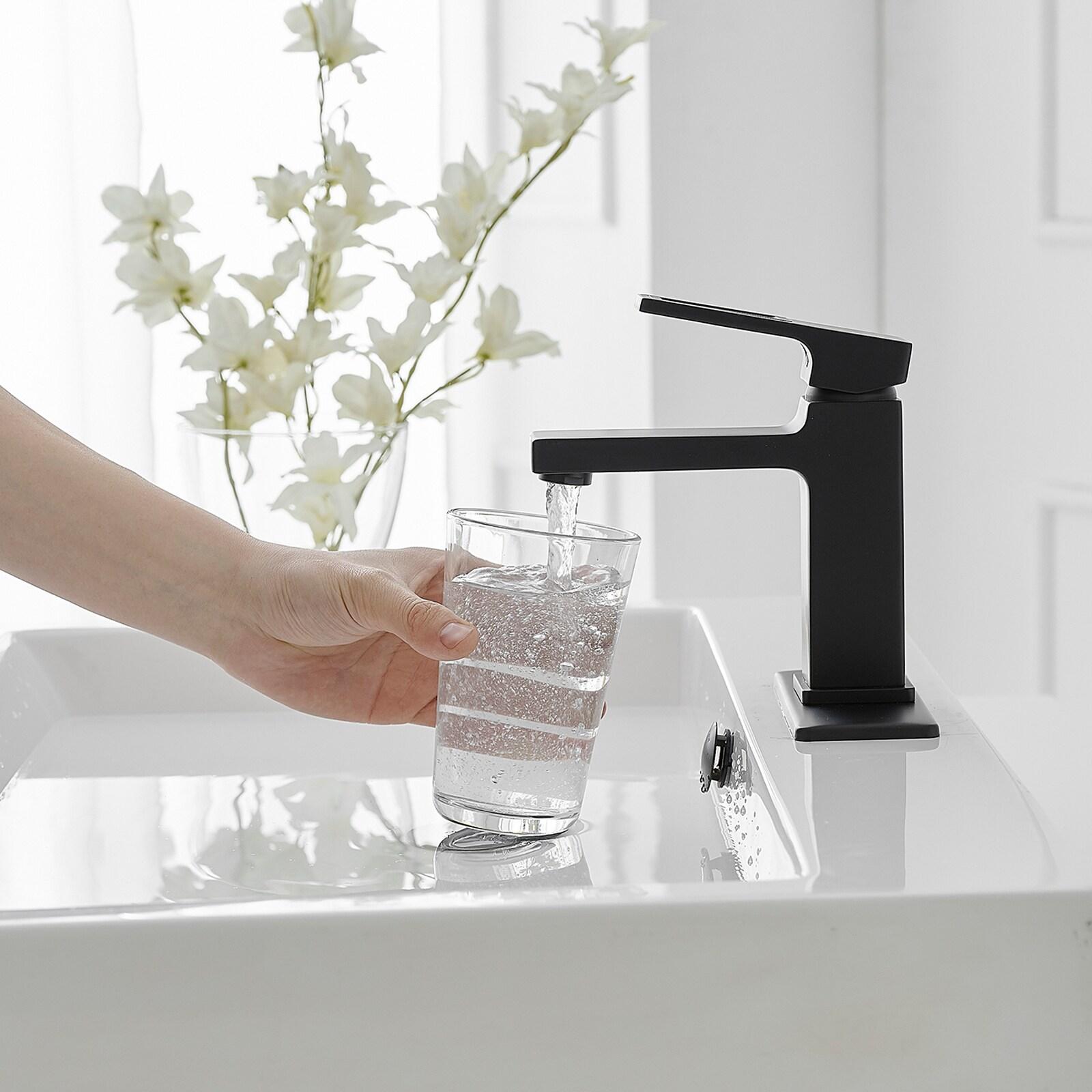 Single-Hole Single-handle Bathroom Faucet with Drain Assembly