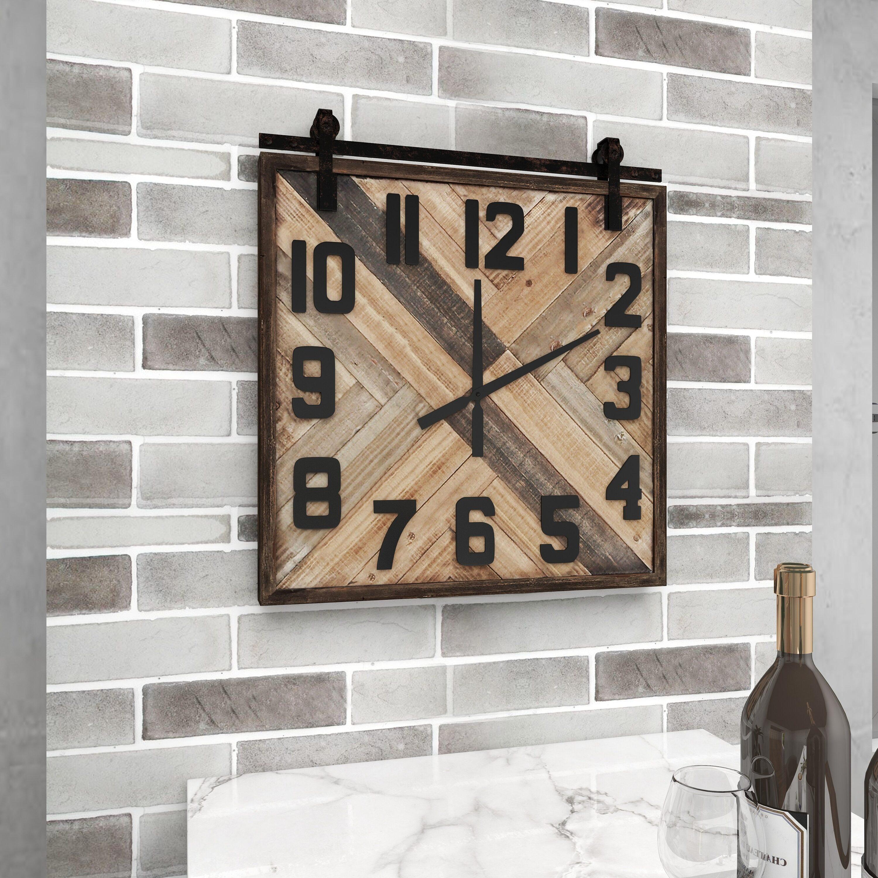 DecMode Reloj de Pared Industrial Esculpido en Madera con Patrón de Tejido y Acabado Marrón, 24"Ancho x 27"Alto