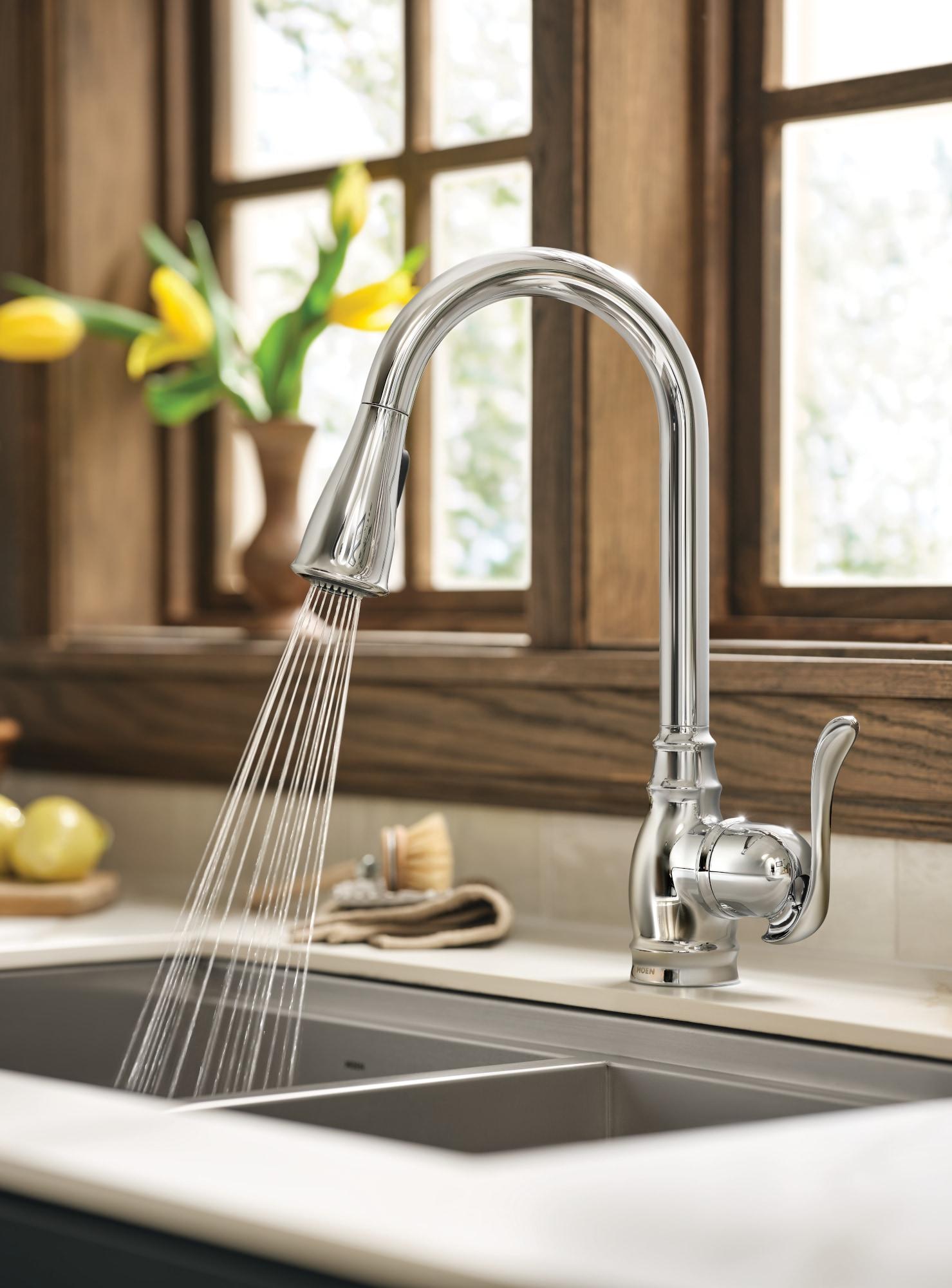 Moen Anabelle Chrome Single Handle Deck-mount Pull-down Kitchen Faucet with Sprayer ( Deck Plate Included ) (Soap Dispenser Included)