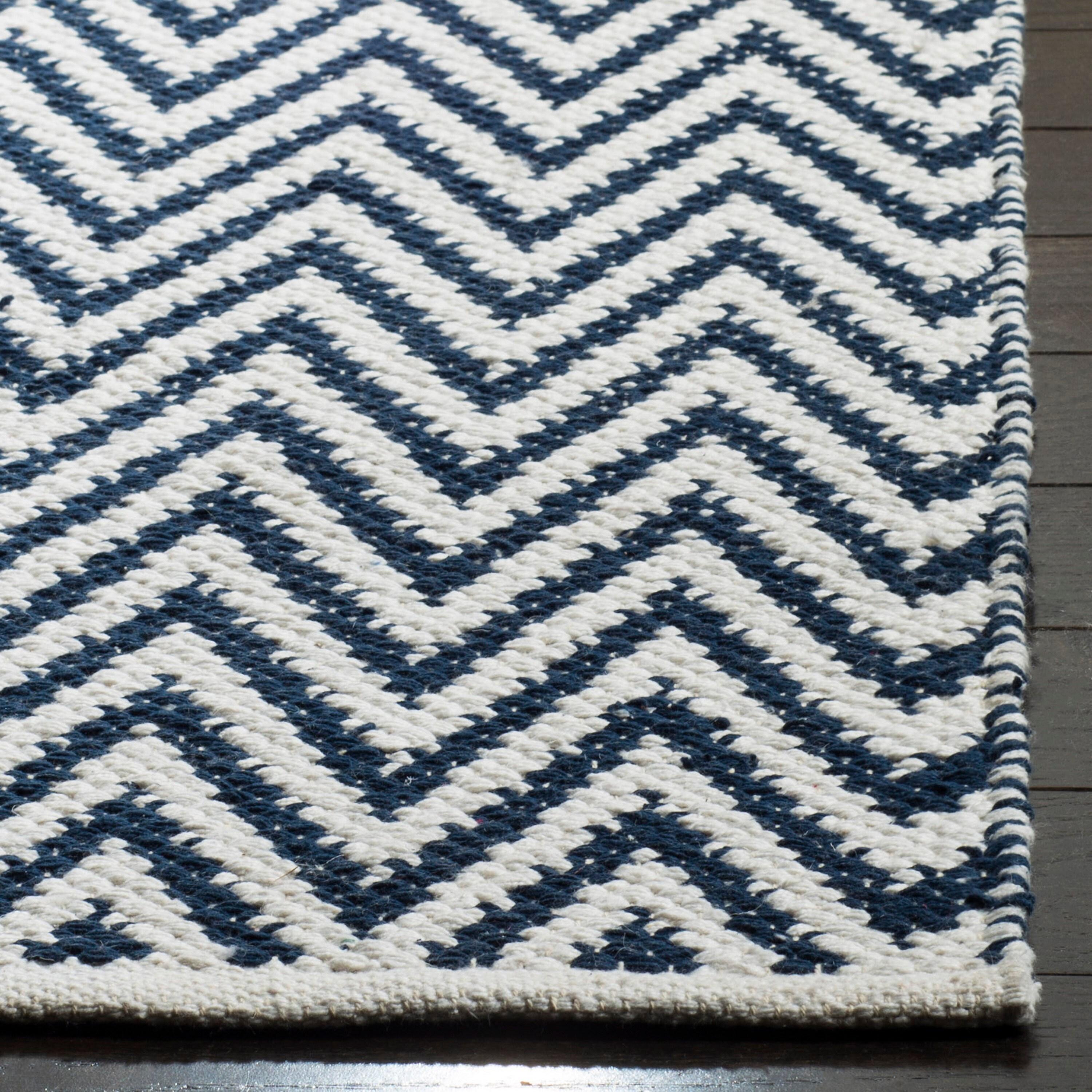 Montauk MTK812 Hand Woven Indoor Area Rug - Navy/Ivory - 4'x6' - Safavieh.