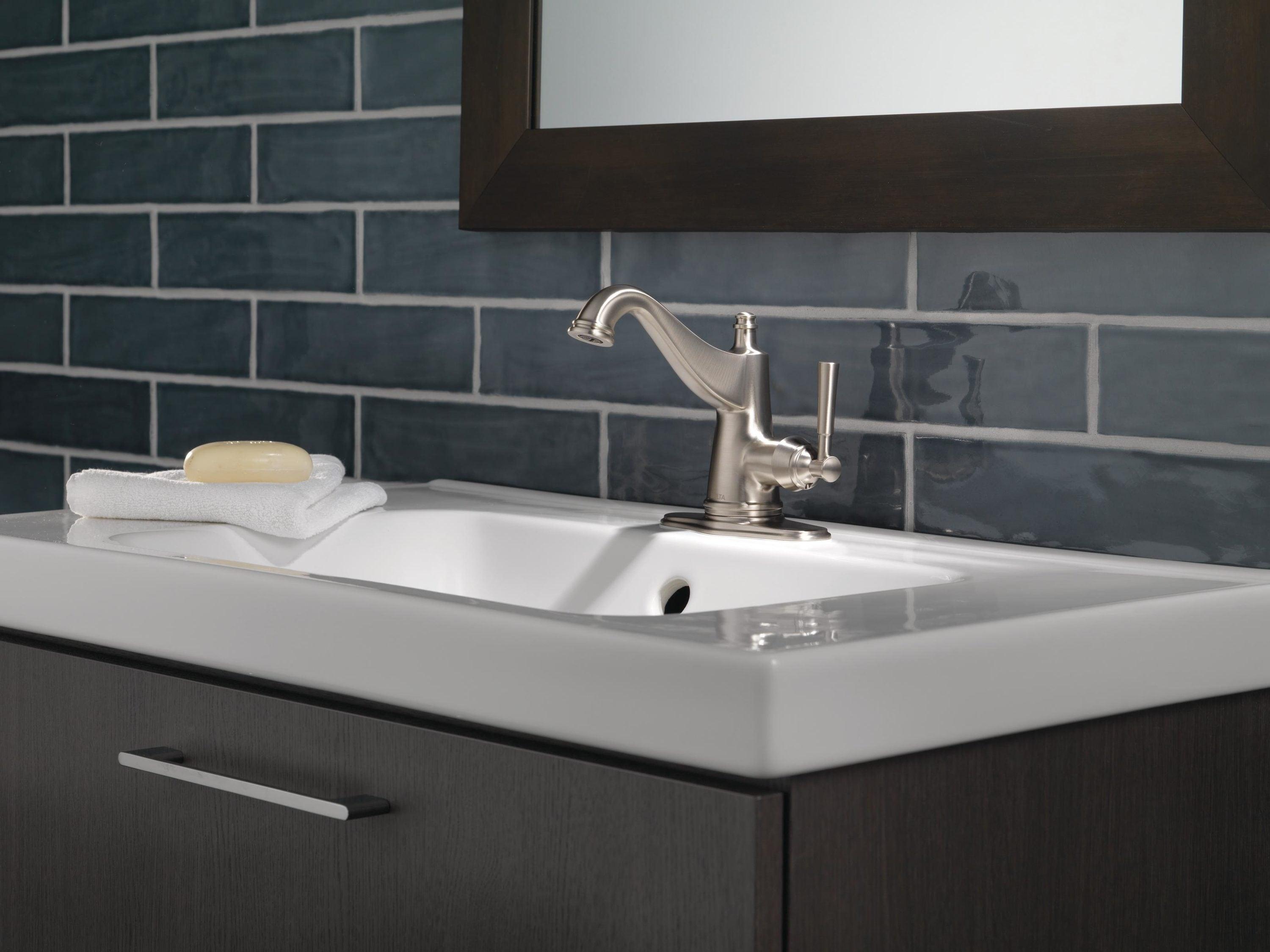 Mylan Single Hole Bathroom Faucet with Drain Assembly, Single Handle Bathroom Sink Faucet