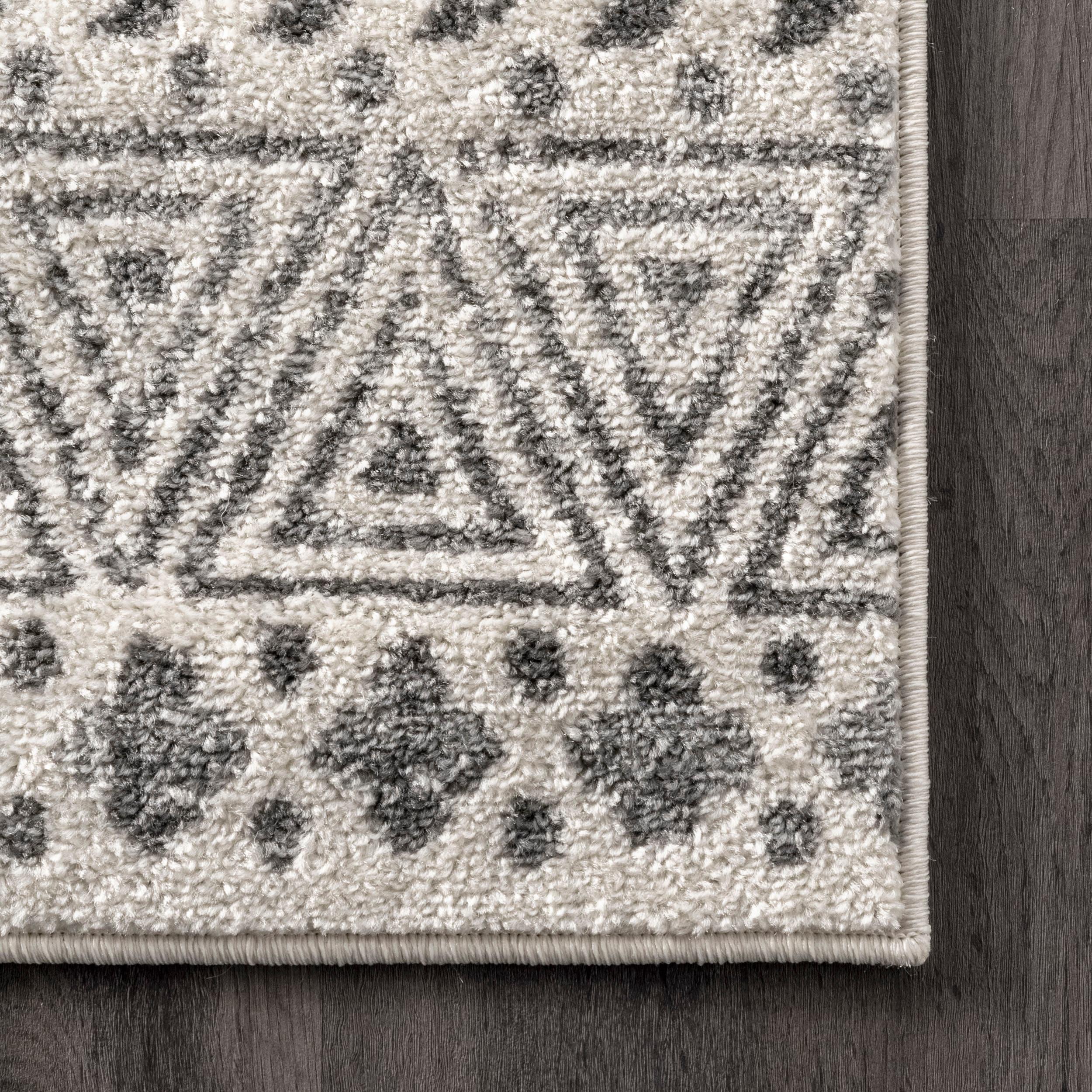 Nuloom Camila Geometric 7x9 Indoor Area Rug for Living Room Bedroom Dining Room Kitchen, Off White/Ivory
