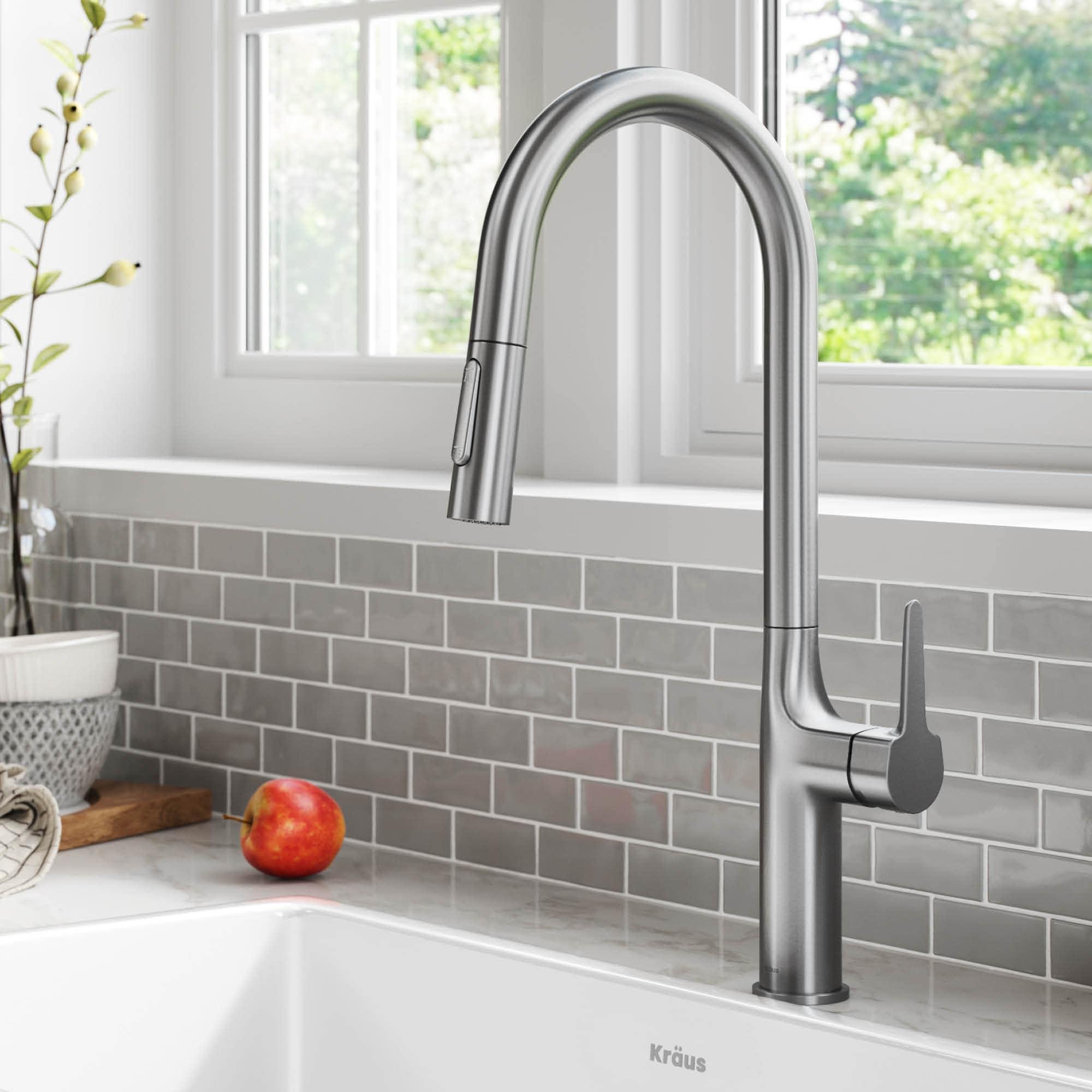 Oletto Pull Down Single Handle Kitchen Faucet