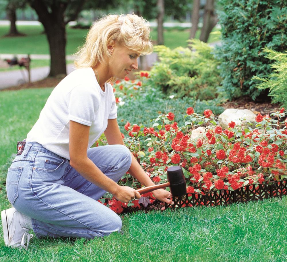 EMSCO Group Black Vinyl Lawn Edging