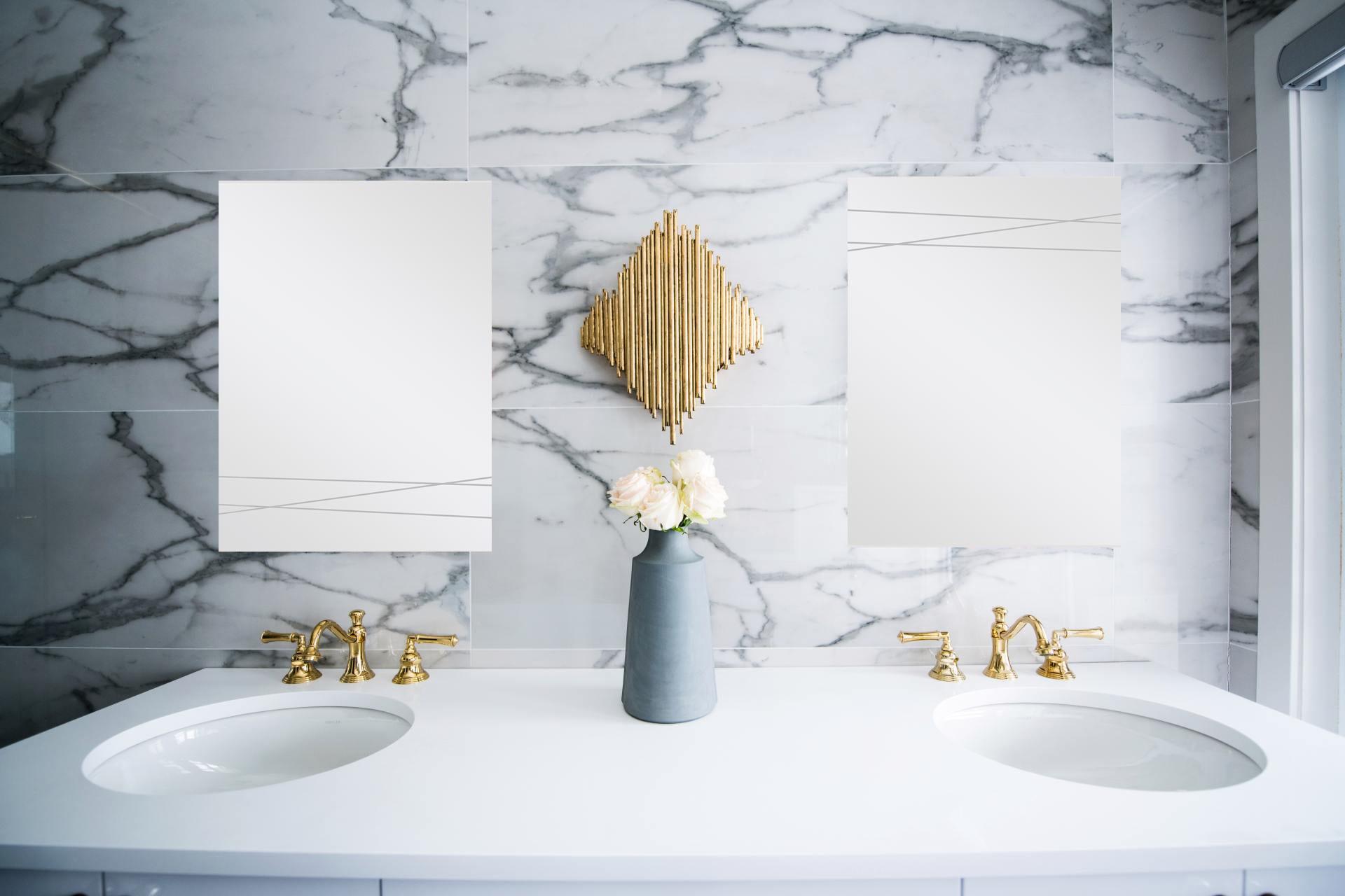 Decor Wonderland SSM19N2 39.5 x 23.6 in. Brenda XL Etched Modern Wall Mirror with Dual Mounting Brackets