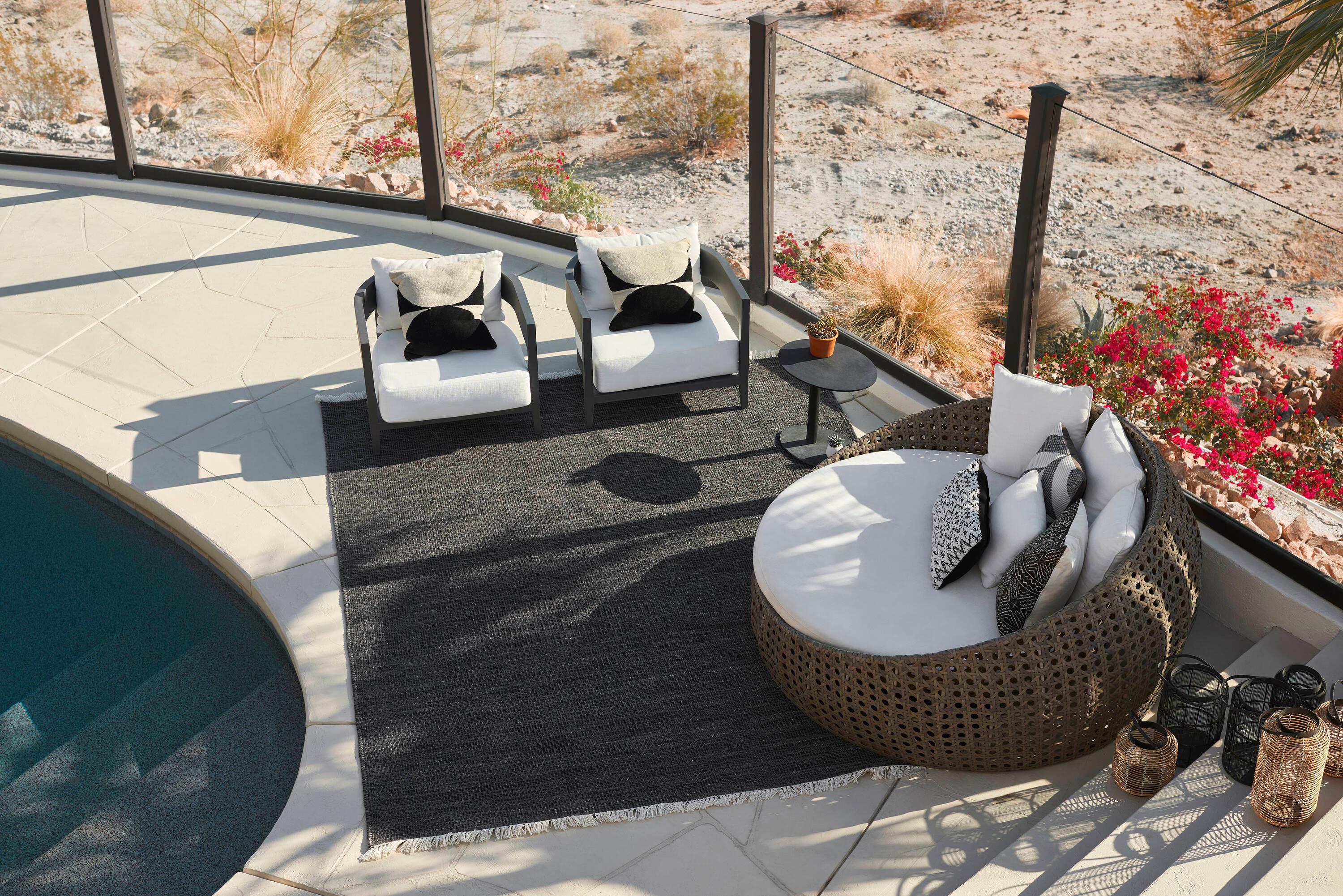 Maxi Indoor / Outdoor Rug - Black / 2' x 3'