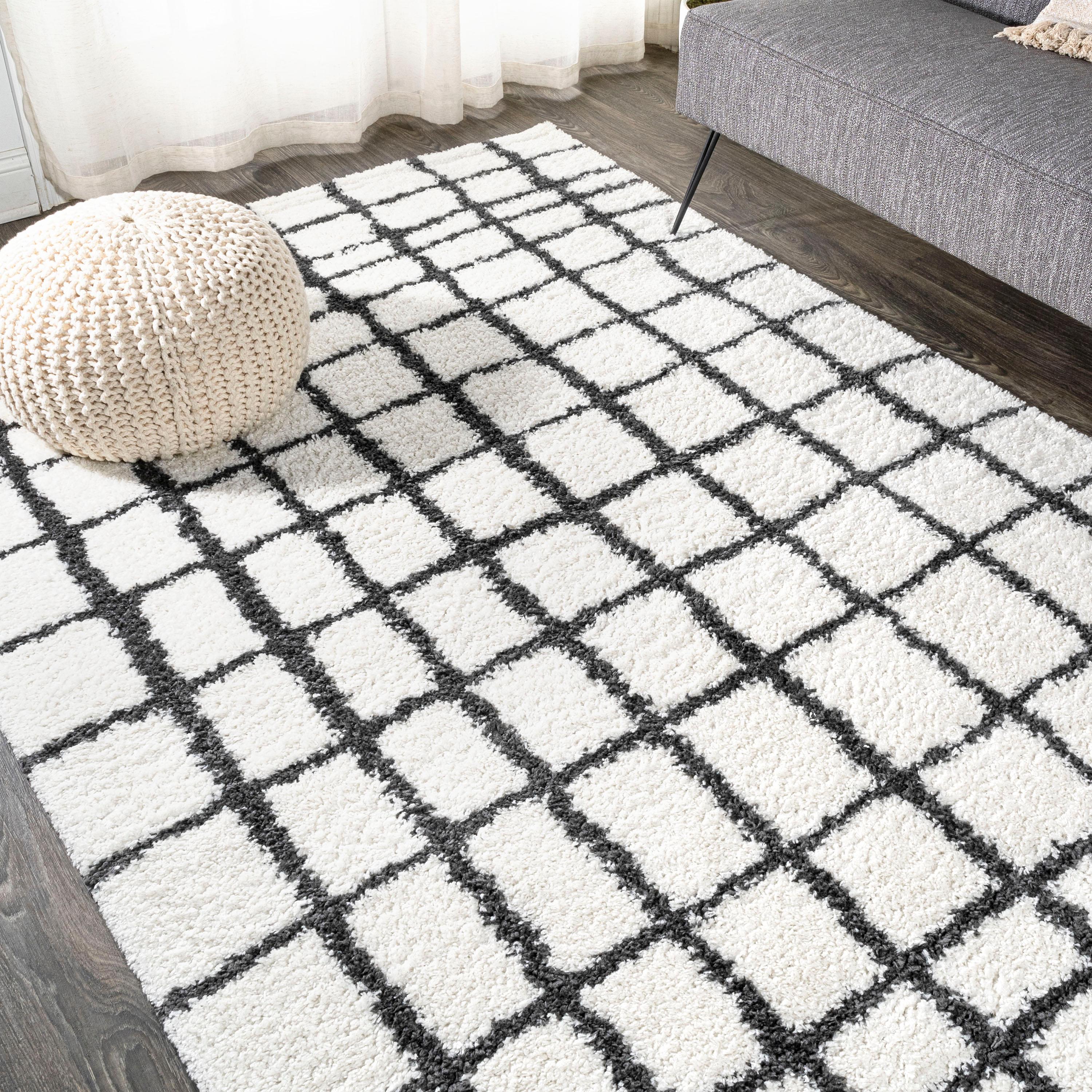 4'x6' Arenal Geometric Grid Shag Area Rug, White/Black - JONATHAN Y