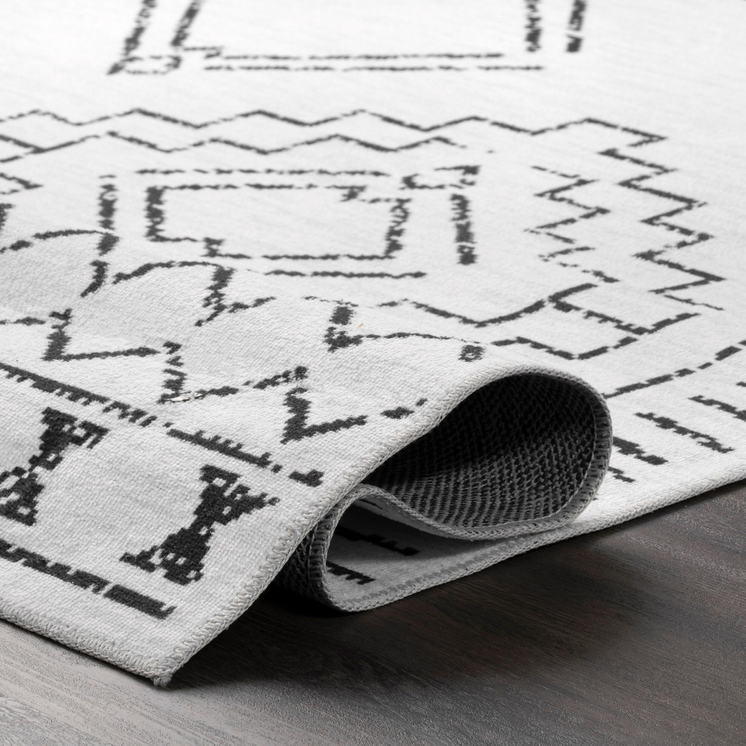 Nuloom Noa Geometric 6 Square Machine Washable Indoor Area Rug for Living Room Bedroom Dining Room Kitchen, White/Charcoal