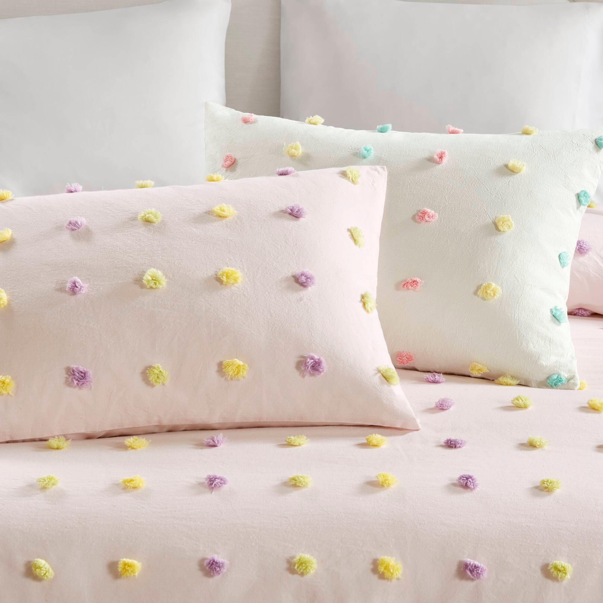 Intelligent Design Kids Callie Pom Pom Cotton Jacquard Quilt Set with Throw Pillows