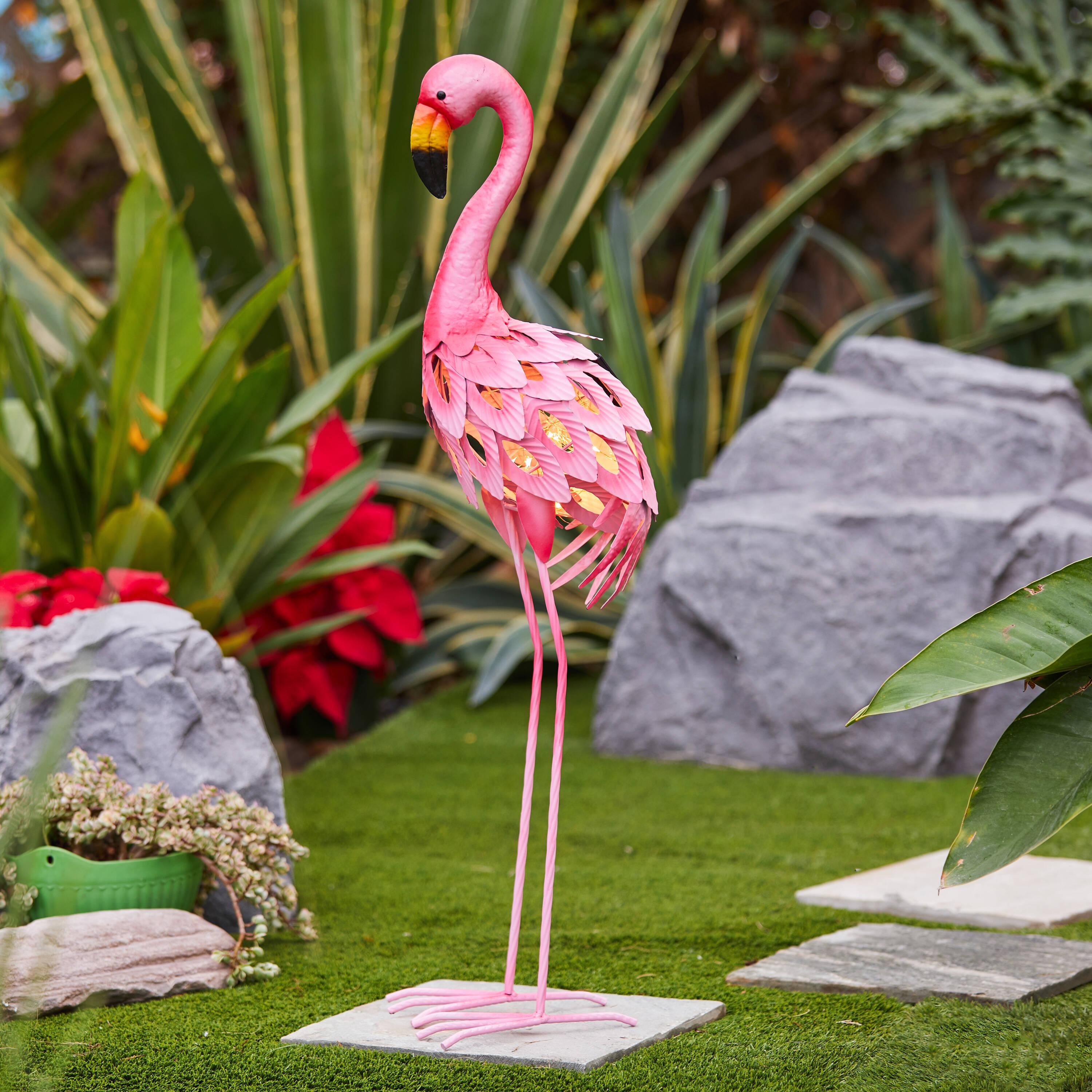 LuxenHome Flamingo Garden Statues,34-Inch H Pink Flamingo Outdoor Metal Garden Statue,Flamingo Ornament Bird Decor,Flamingos Sculptures for Porch Yard Home Decor with Solar Powered Lights