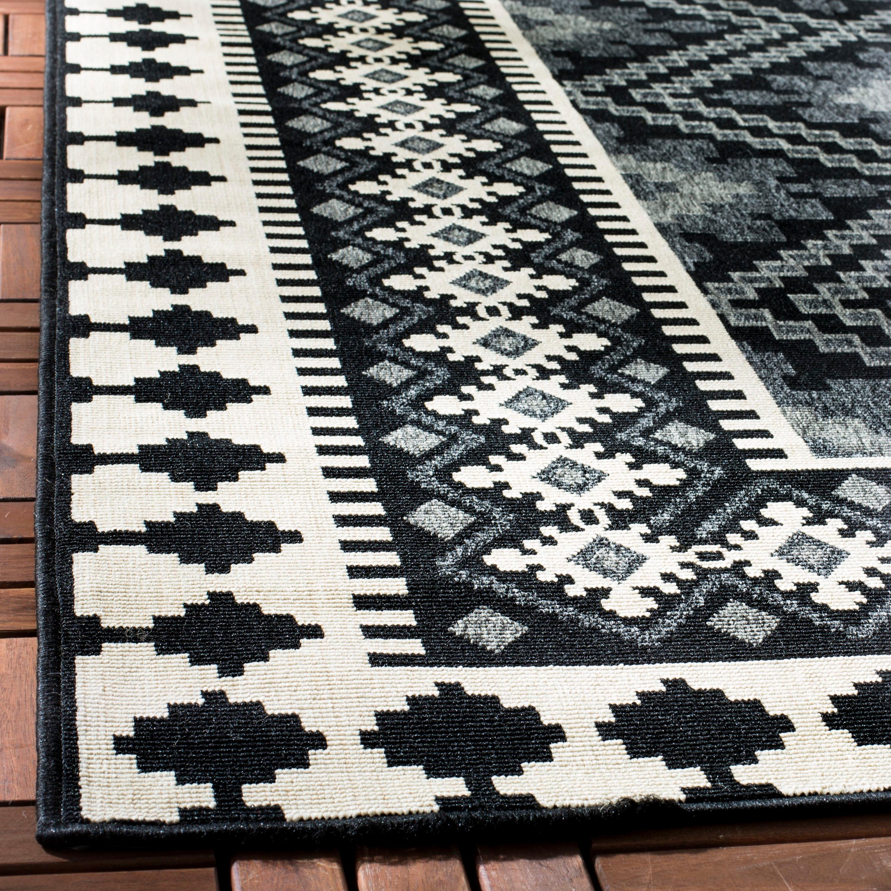 Veranda VER099 Power Loomed Indoor/Outdoor Runner Rug - Black/Creme - 2'3"x12' - Safavieh.