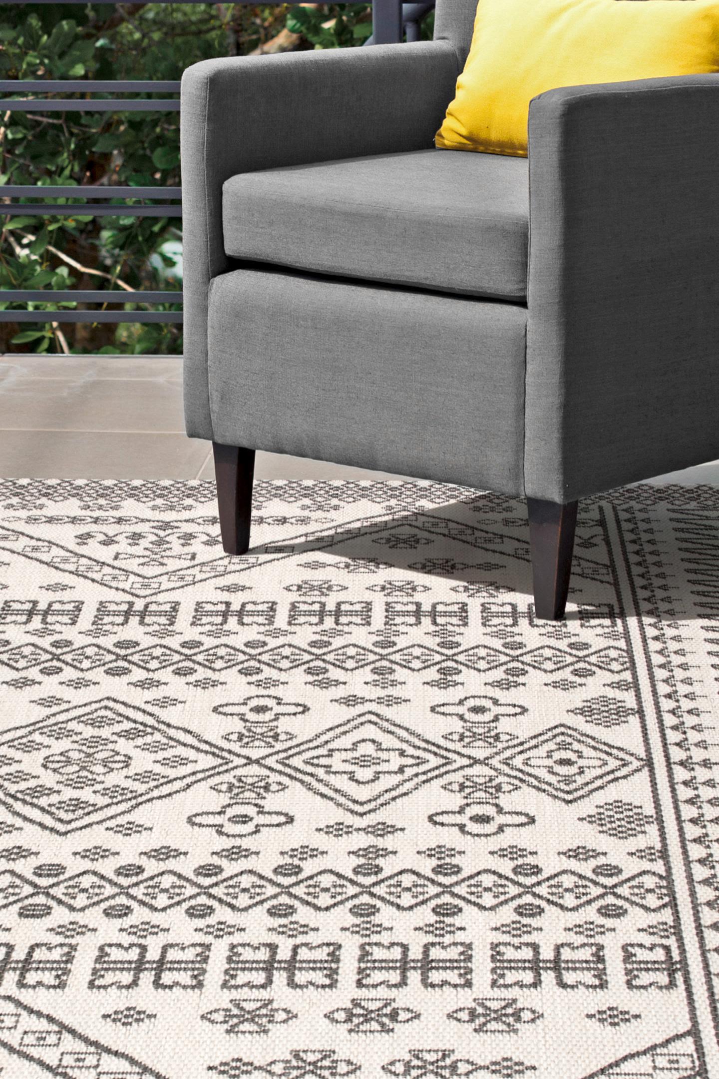 Nuloom Kandace Geometric 6x9 Indoor/Outdoor Area Rug for Living Room Patio Deck Front Porch Kitchen, Ivory/Grey