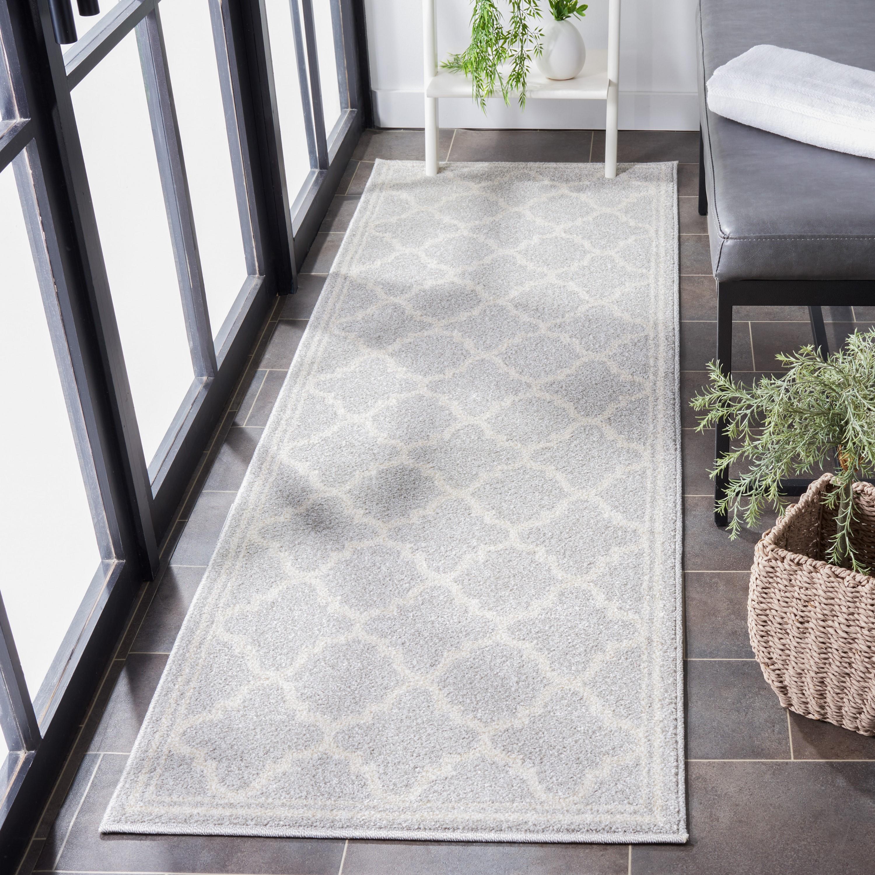 Amherst AMT422 Power Loomed Indoor Runner Rug - Light Grey/Beige - 2'3"x11' - Safavieh