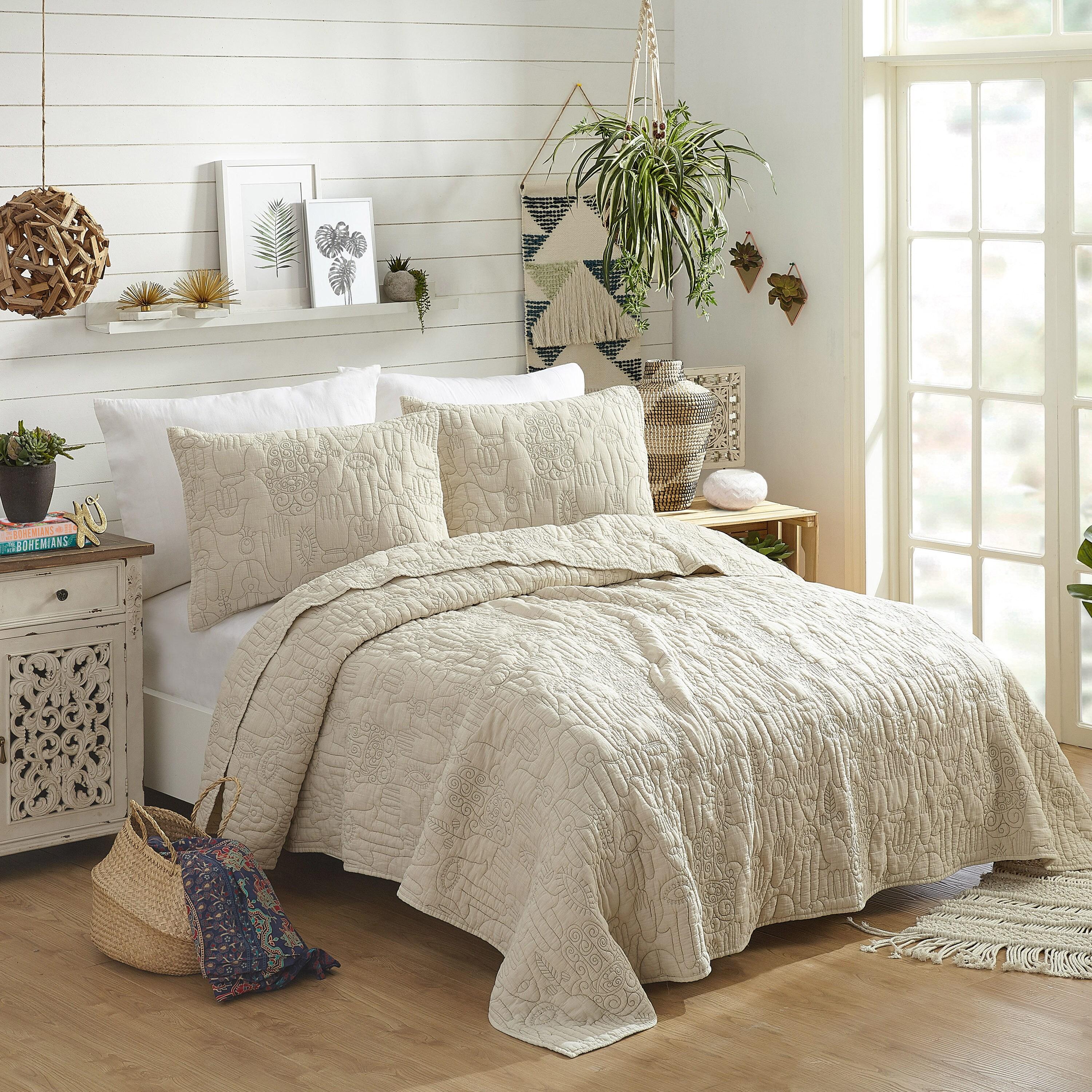 Jungalow Hamsa 3-Piece Embroidered Quilt Set