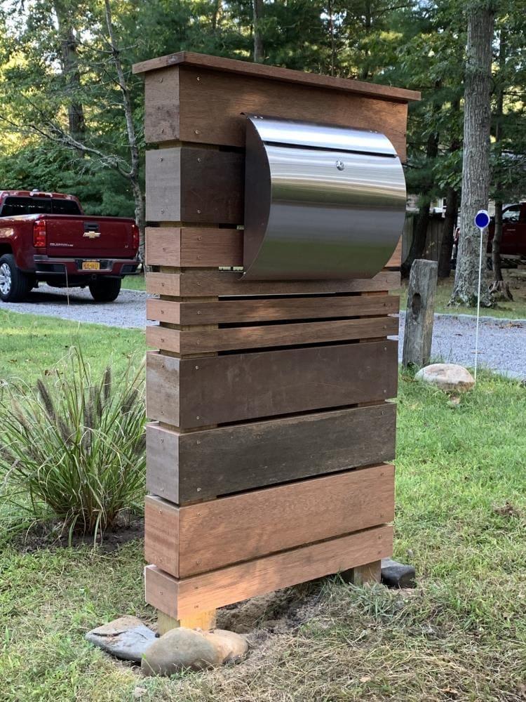 Spira Mailbox Locking Wall Mounted Mailbox