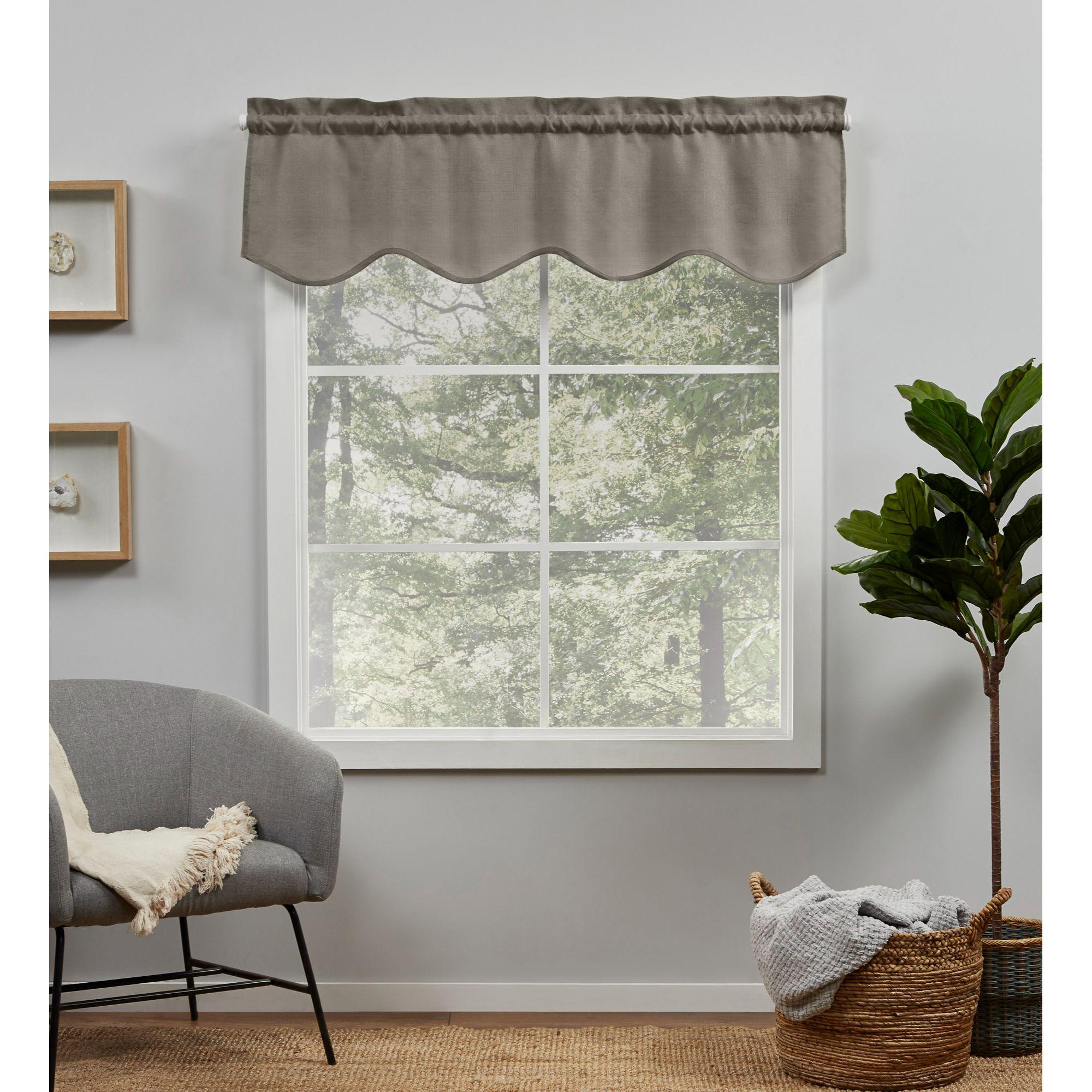Amalgamated Textiles Exclusive Home Loha Light Filtering Rod Pocket Scalloped Valance