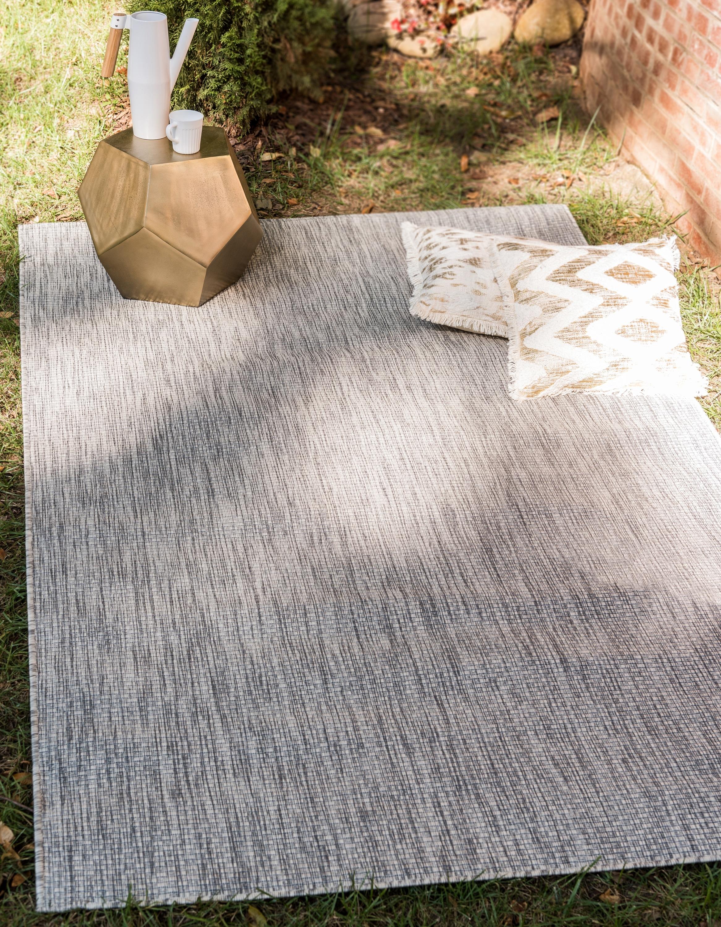 Unique Loom 7' 1 x 10' 0 Rectangle Indoor/Outdoor Solid Light Gray Area Rug