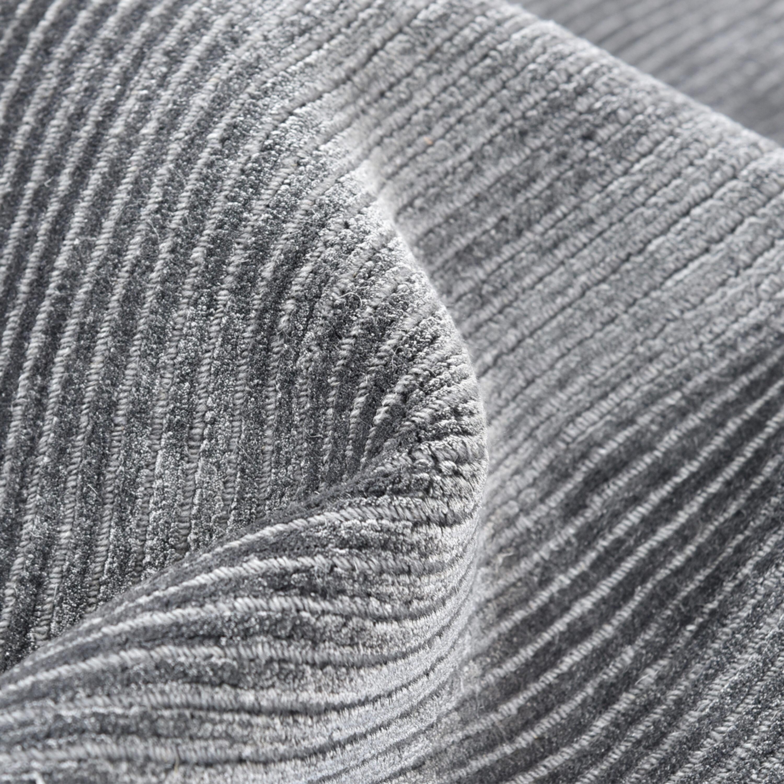 Minh Rug - 5' x 8'