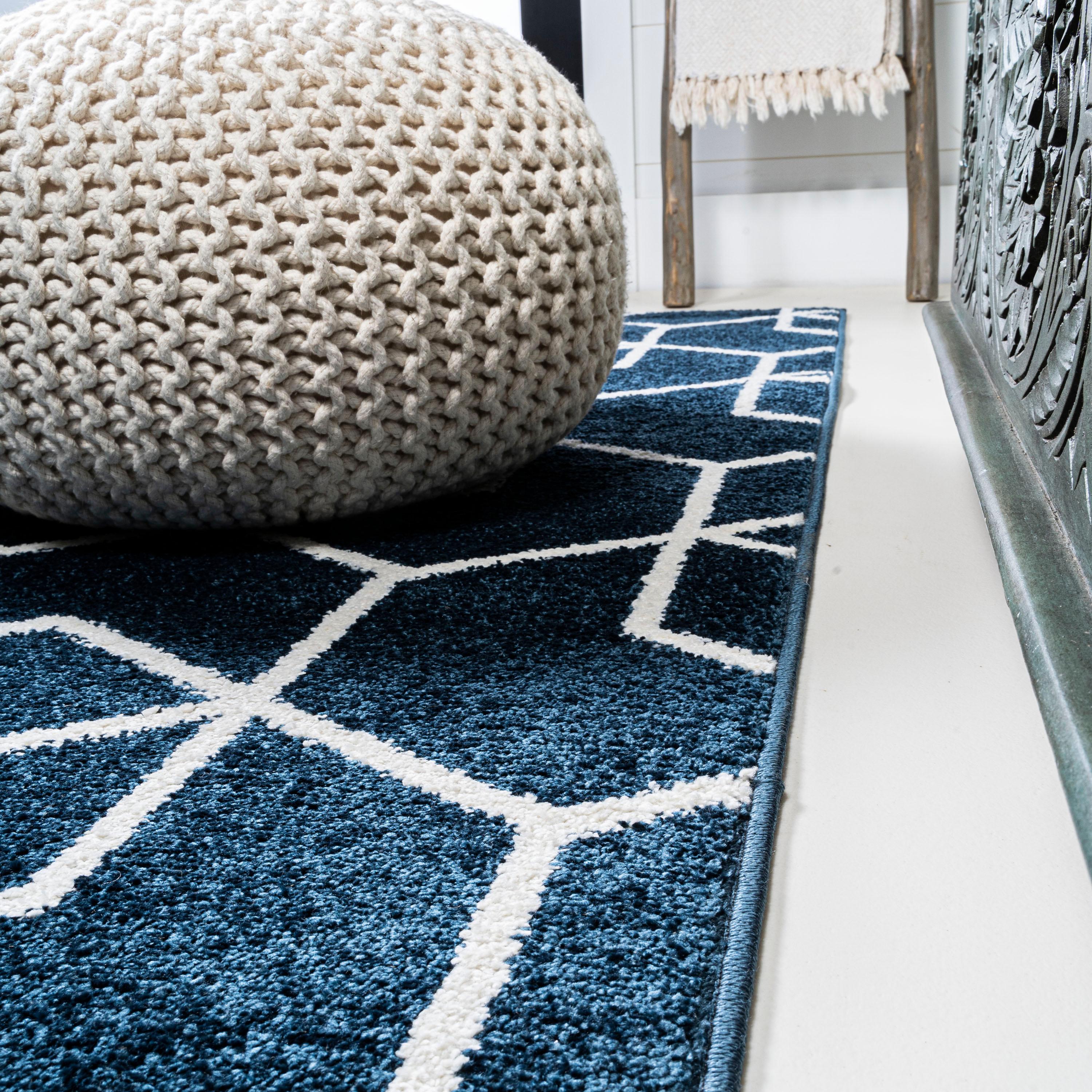 8'x10' Tumbling Blocks Modern Geometric Area Rug, Navy/White - JONATHAN Y