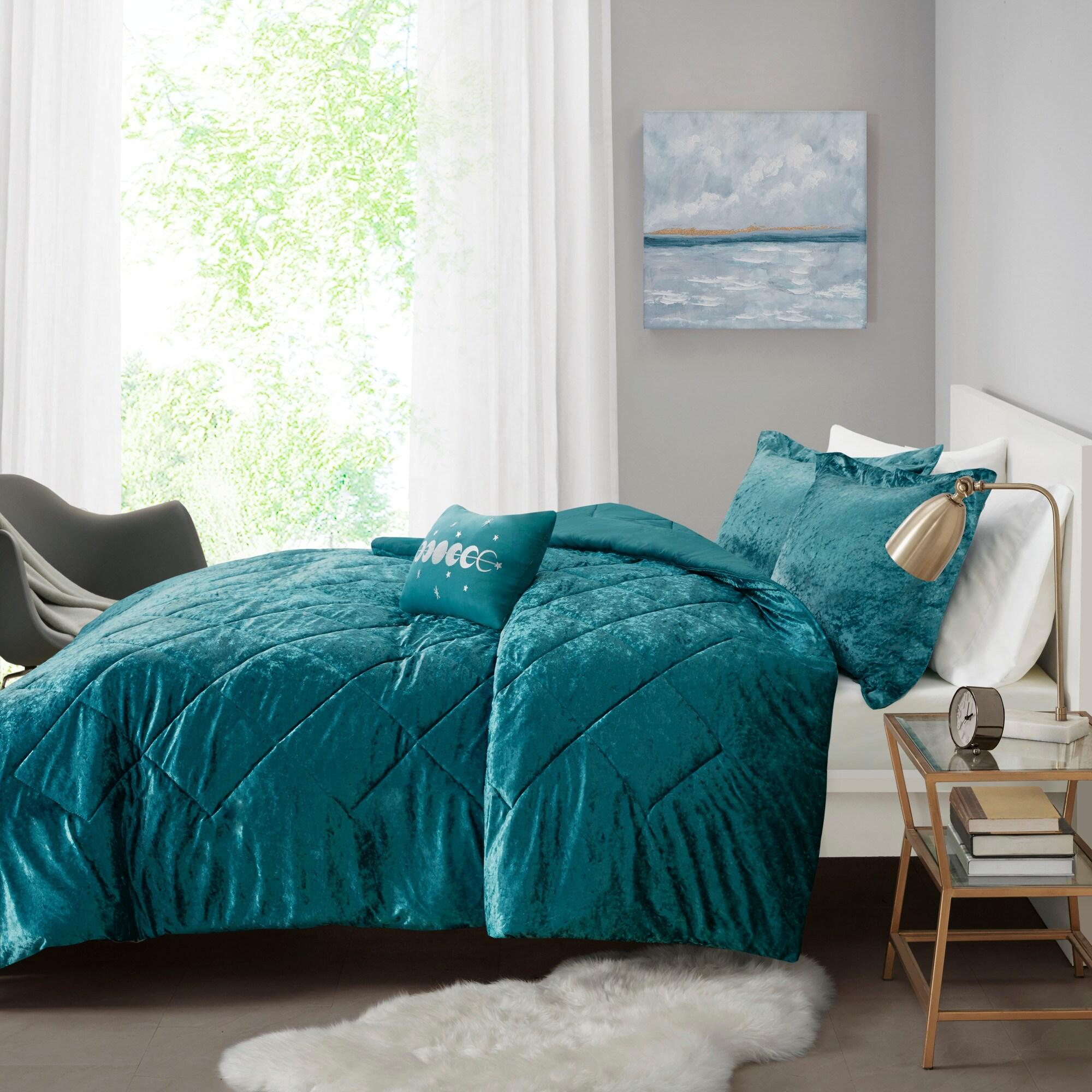 Intelligent Design King/Cal King Size Comforter Sets, 4-Piece Velvet Bedding Set for All Seasons, Teal Comforter Bed Set with Decor Pillow