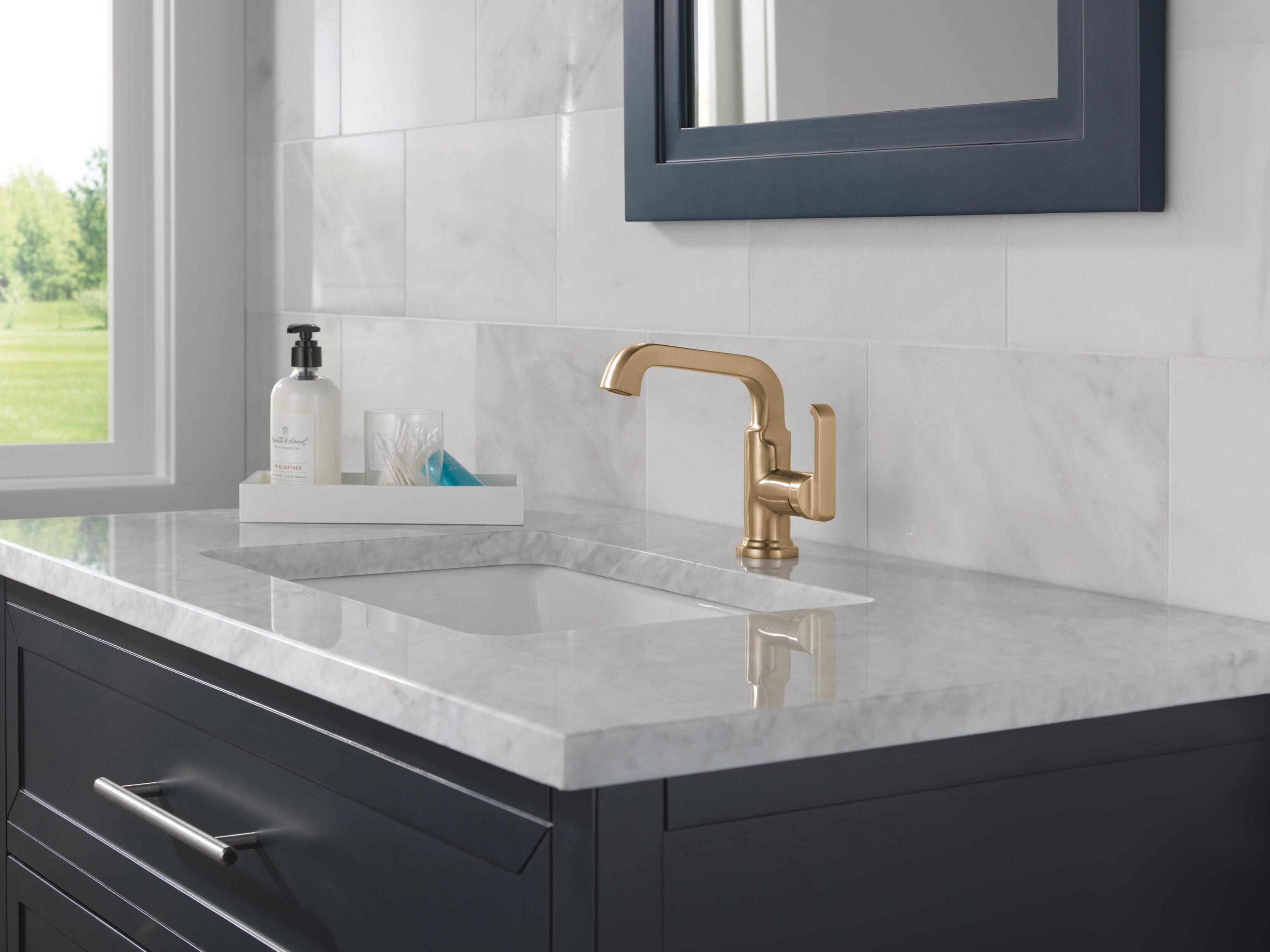 Tetra Single Hole Bathroom Faucet, Single Handle Bathroom Sink Faucet with Drain Assembly