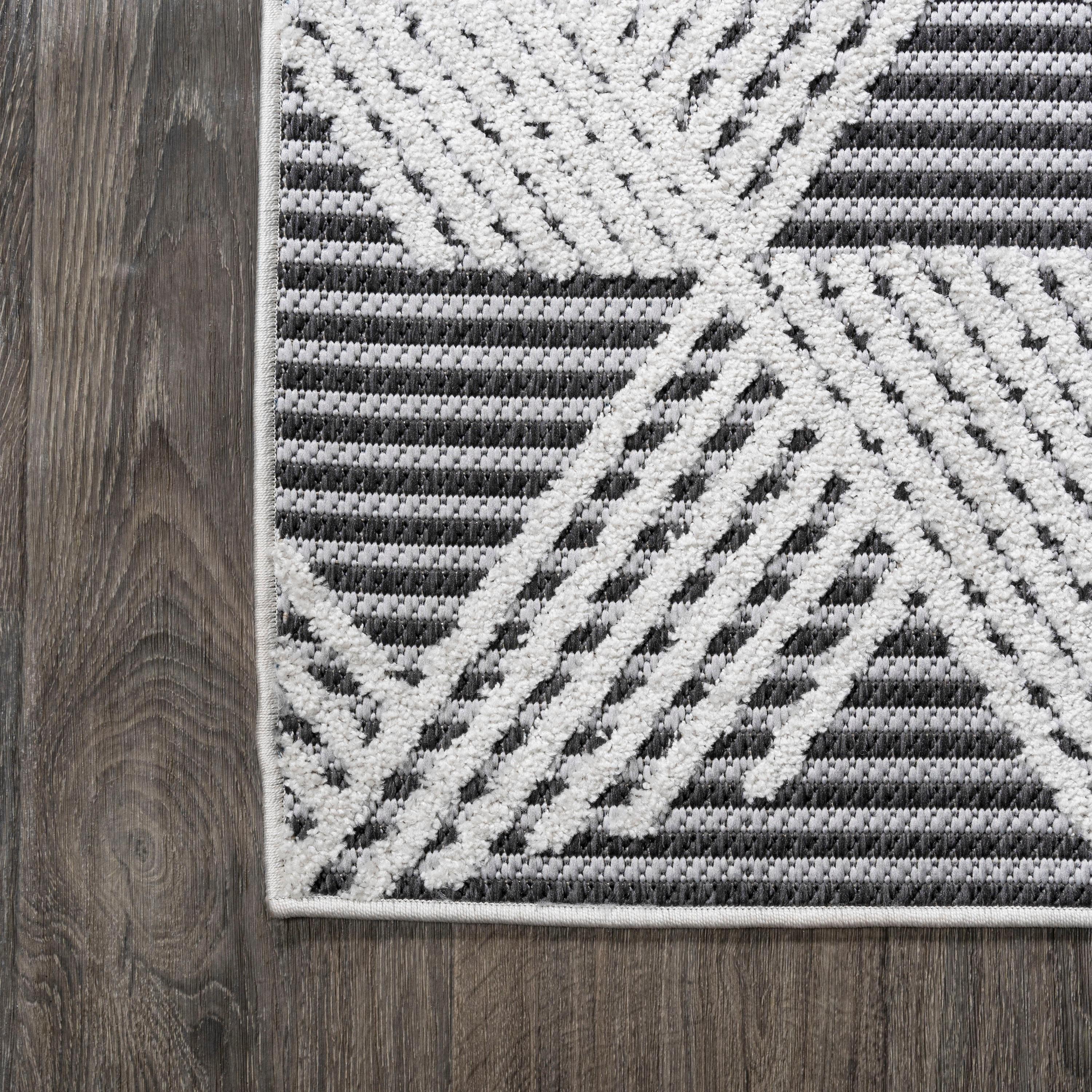 4'x6' Jazz High-Low Pile Art Deco Geometric Indoor/Outdoor Area Rug, Black/Ivory - JONATHAN Y