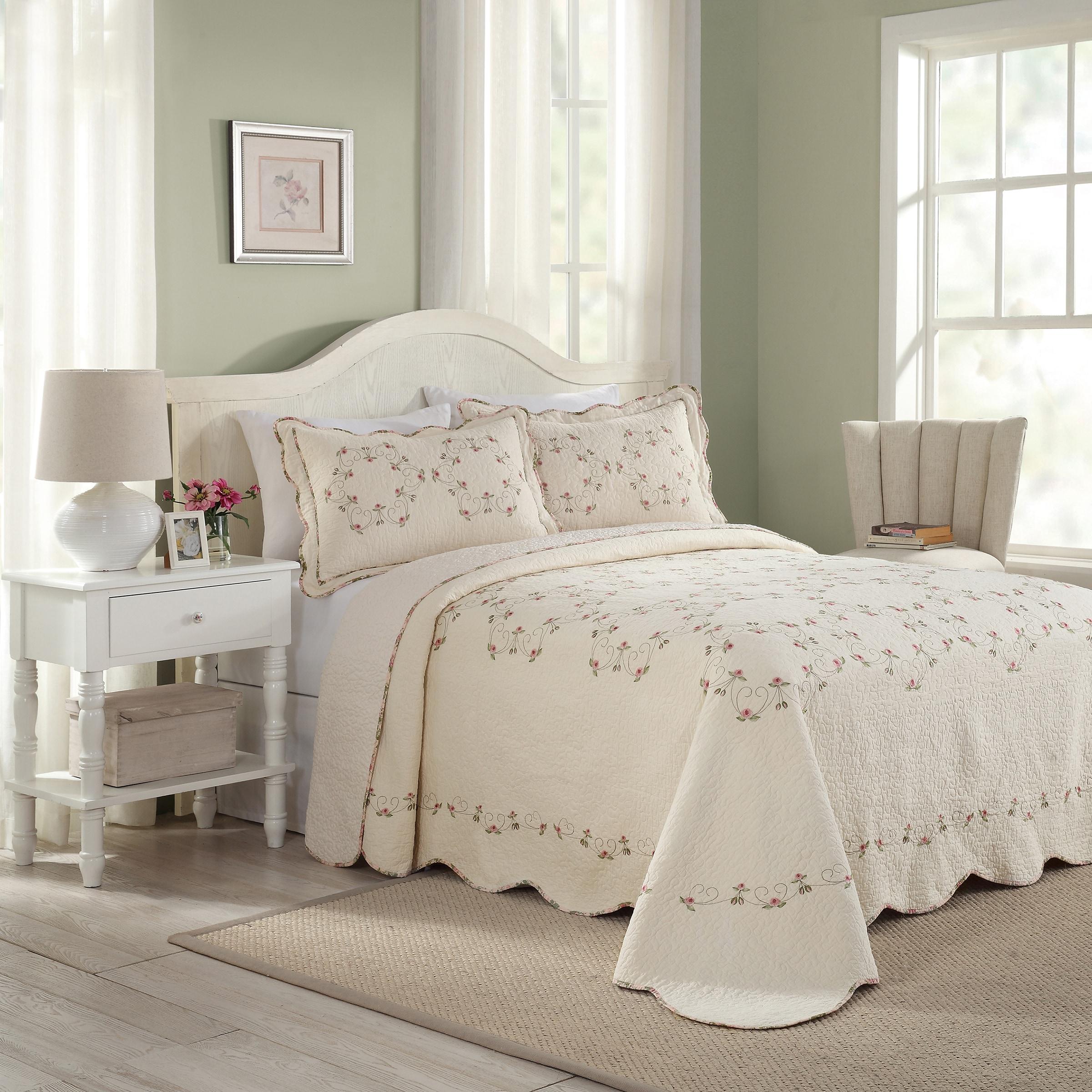 Queen Felisa Bedspread Pink/Ivory - Modern Heirloom: Floral Pattern, Machine Washable, Year Round Comfort