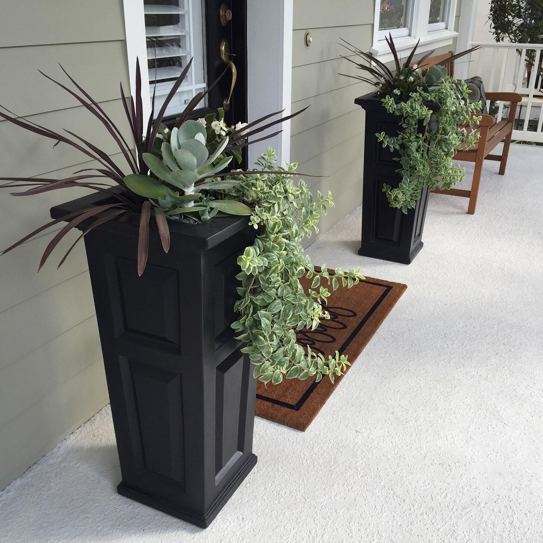 Mayne Inc. Nantucket Pot Planter