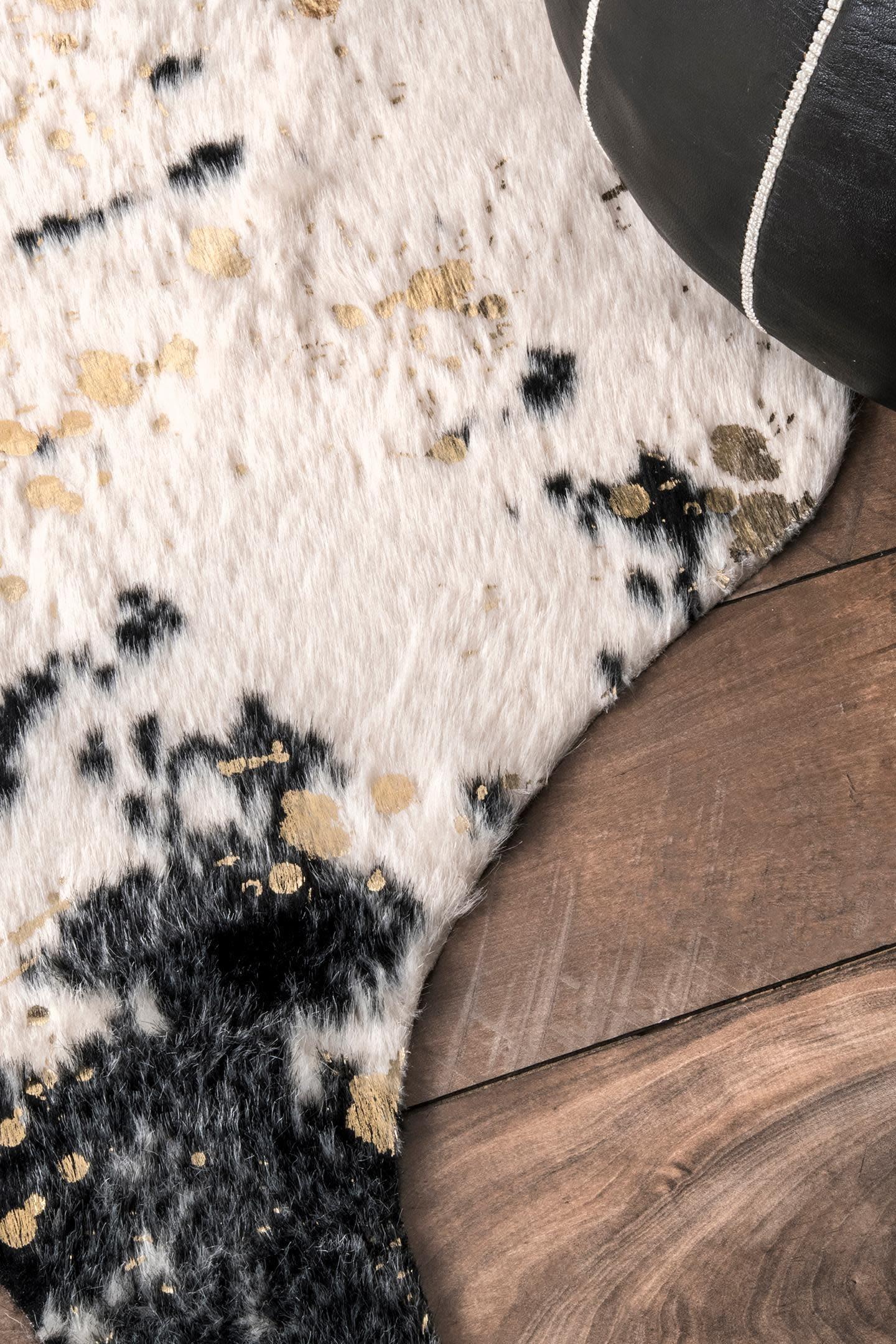 Chehalis Contemporary Faux Cowhide Power Loom Black/Gold Rug