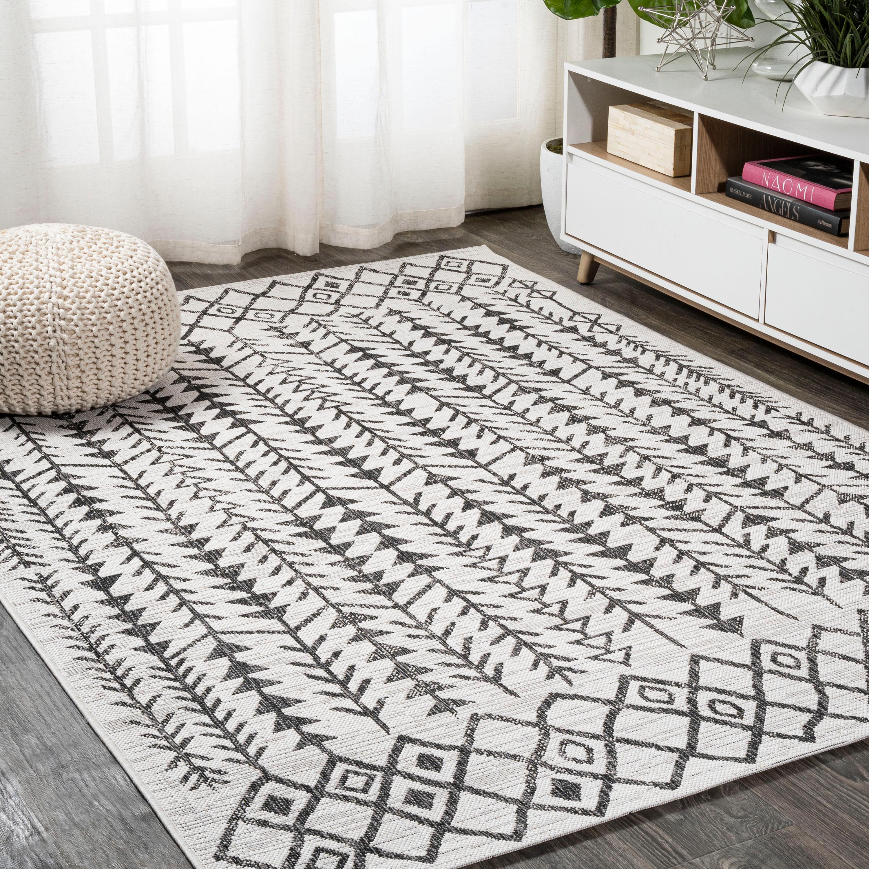 4'x6' Tokay Bohemian Geometric Indoor/Outdoor Area Rug, Ivory/Black - JONATHAN Y