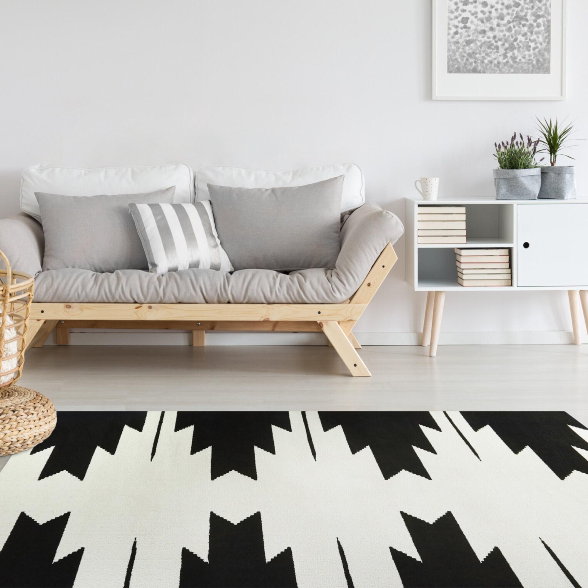 Nicholas Black 3 ft. x 7 ft. Medallion Runner Rug