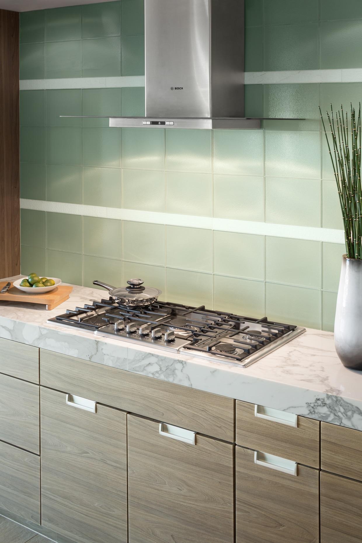 500 Series 36" 600 CFM Convertible Wall Mount Range Hood in Stainless Steel