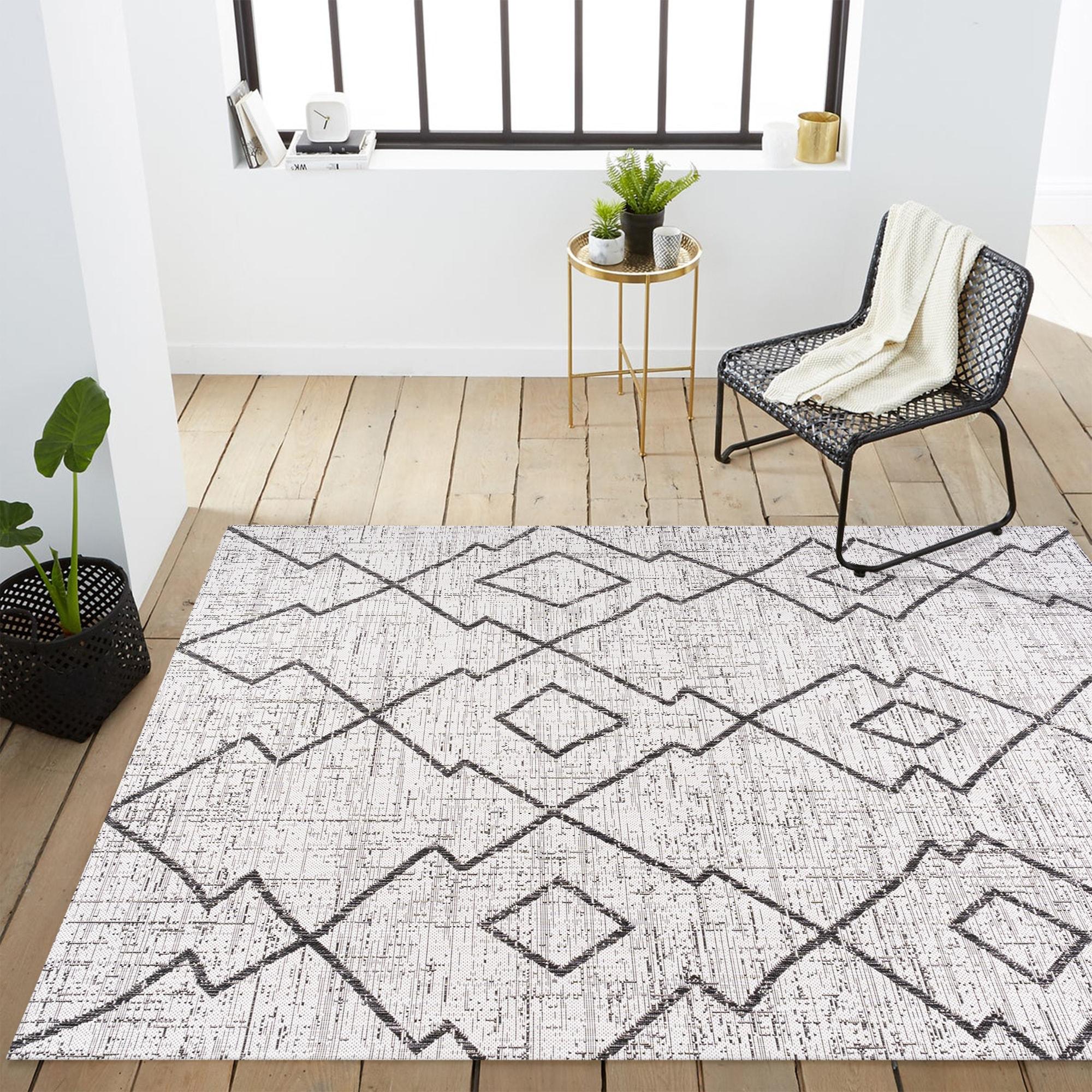 3'x5' Carwa  Diamond Trellis Indoor/Outdoor Area Rug, Ivory/Black - JONATHAN Y