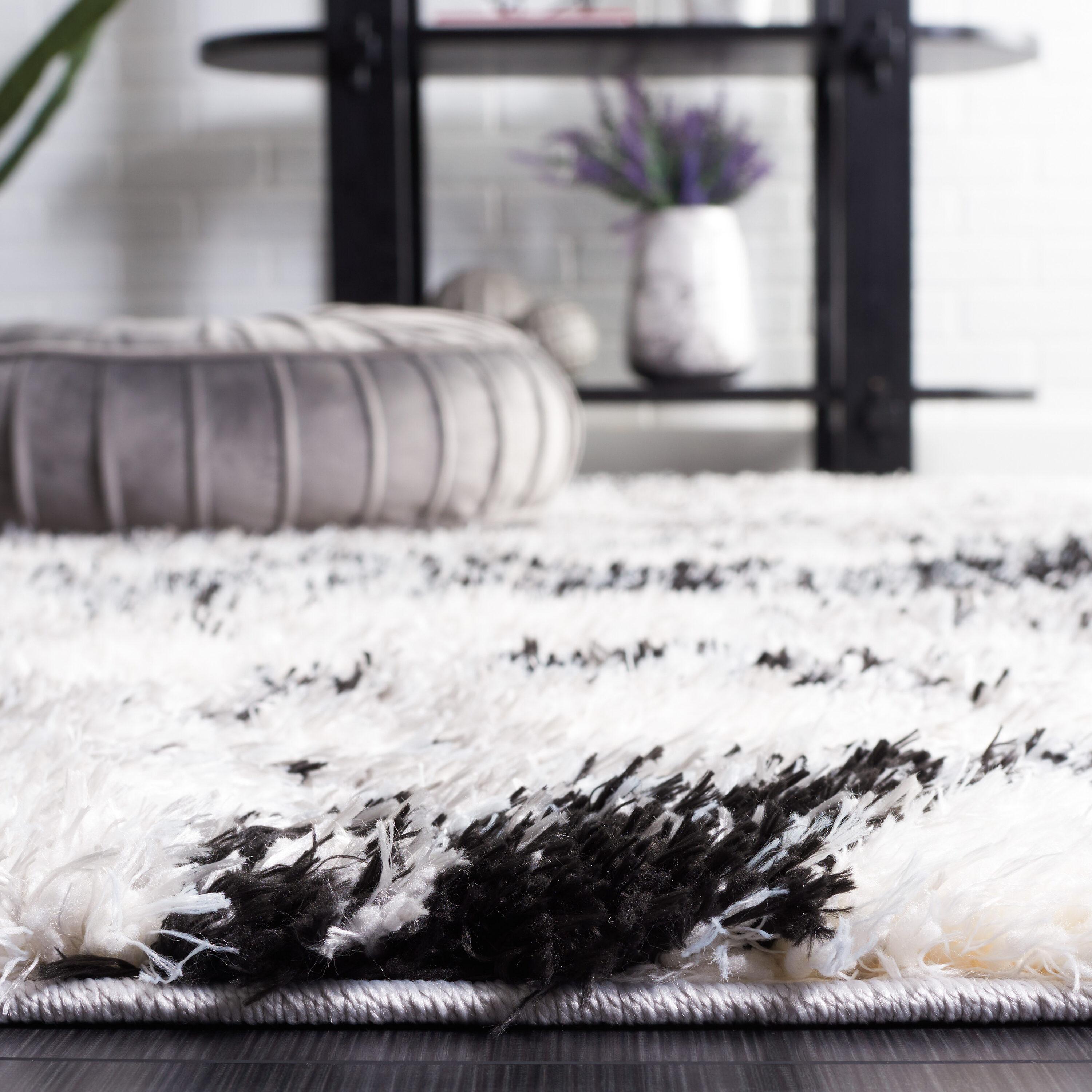 SAFAVIEH Lindsay Edna Distressed Polyester Shag Area Rug, Grey/Black Ivory, 5'3" x 7'6"