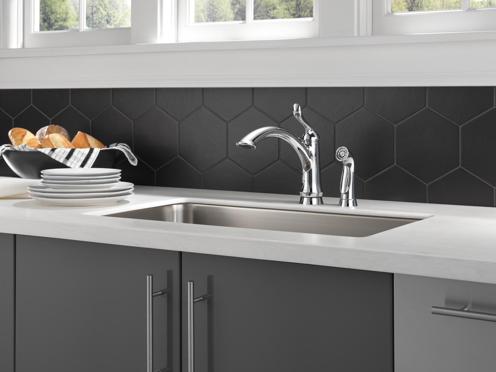 Linden Pull Out Sprayer Kitchen Sink Faucet, Single Handle Kitchen Faucet