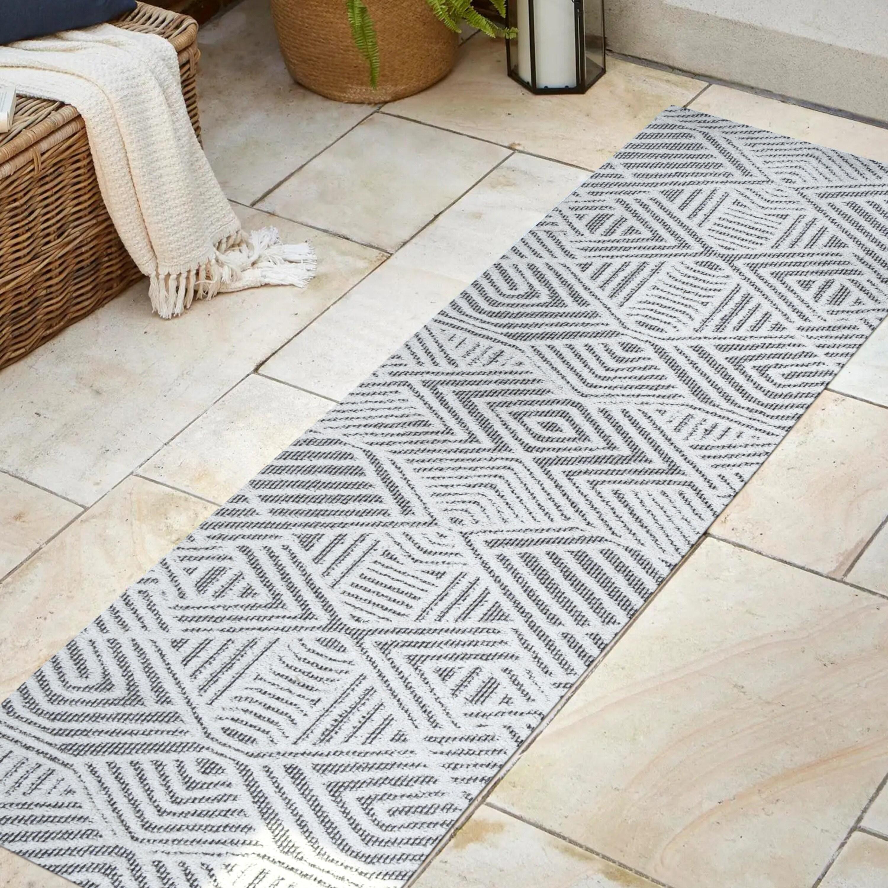2'x8' Jordan High-Low Pile Art Deco Geometric Indoor/Outdoor Runner Rug, White/Black - JONATHAN Y