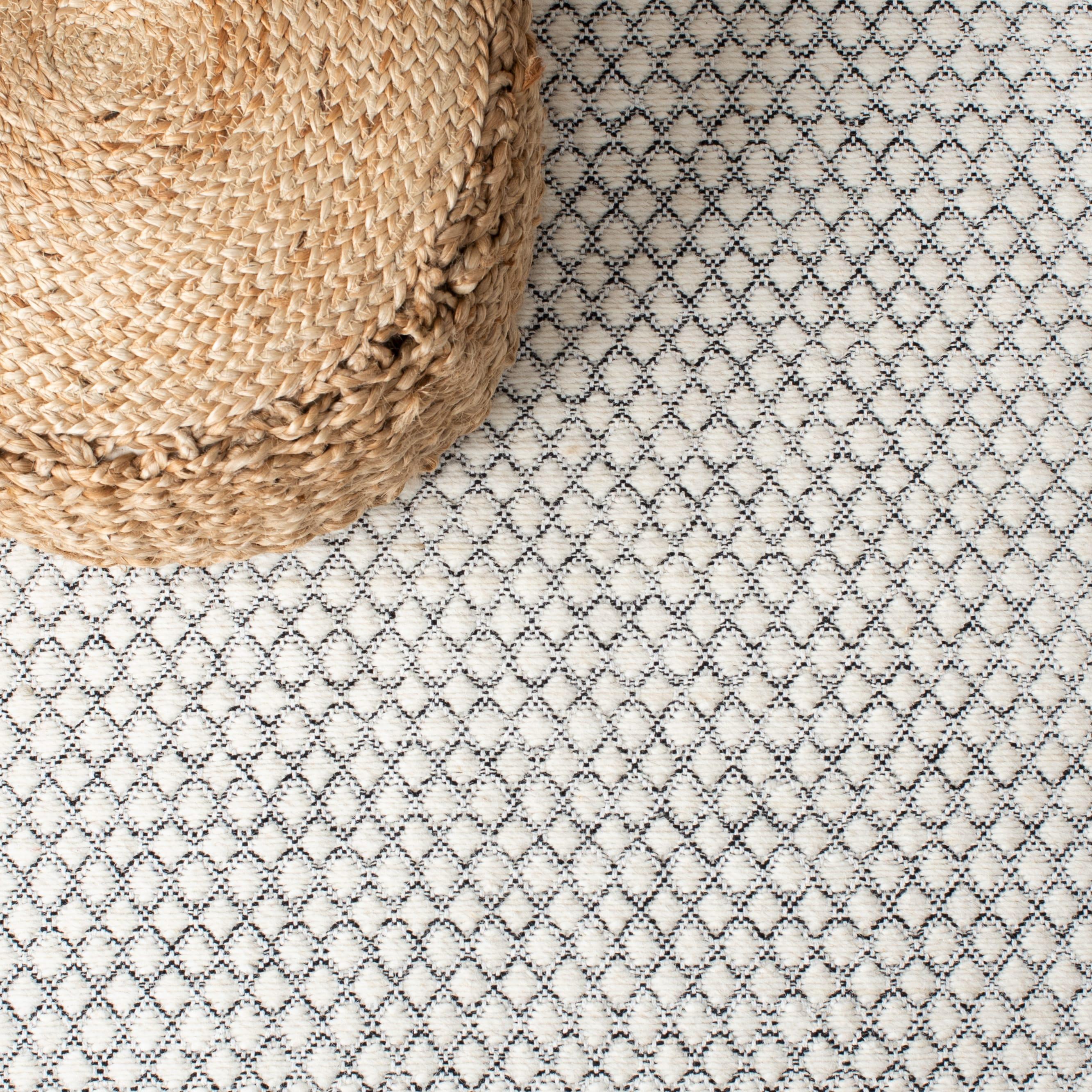 Montauk MTK813 Hand Woven Runner Rug - Ivory/Black - 2'3"x9' - Safavieh.