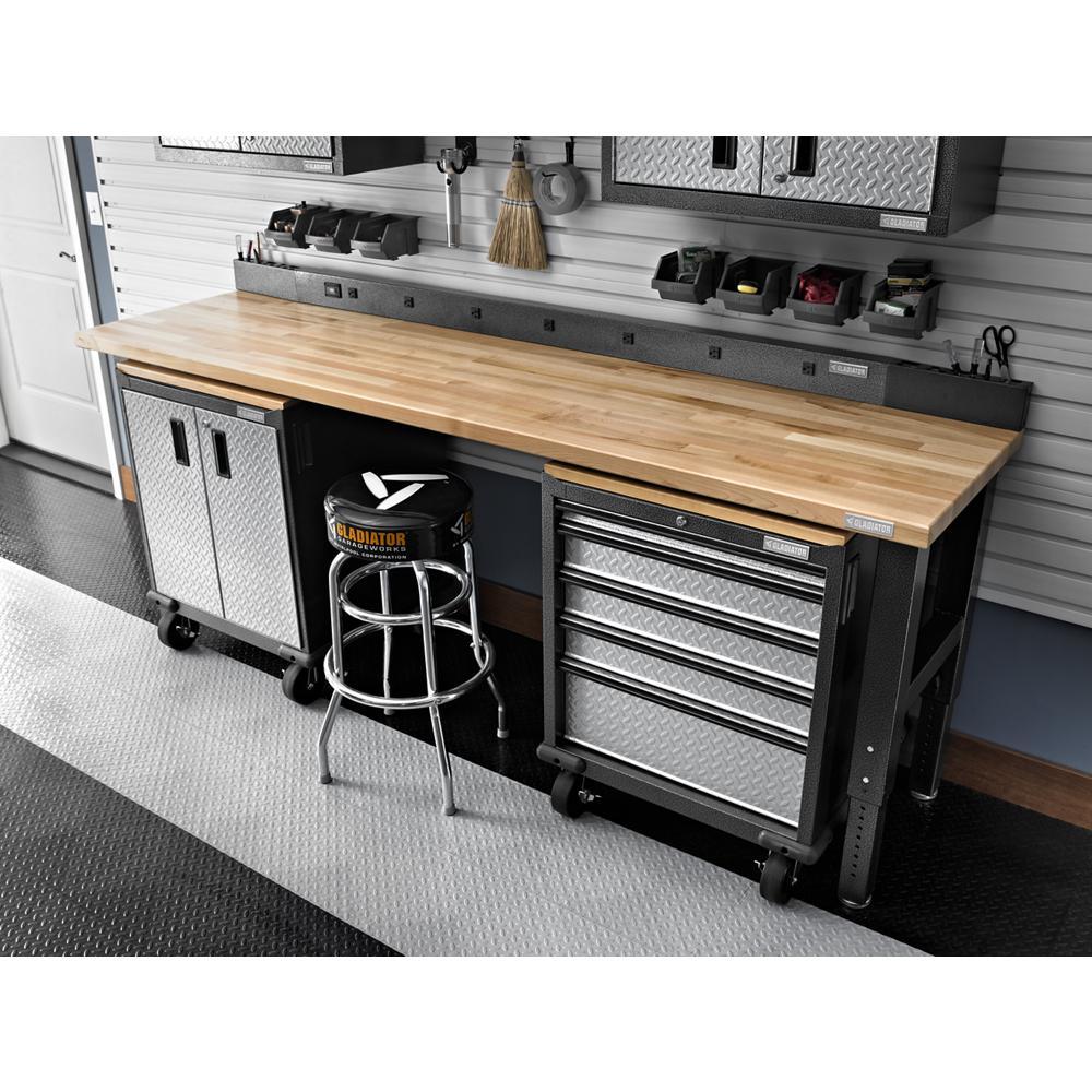 Gladiator® GAAC30STJB Ready-to-assemble Industrial/Shop Stool