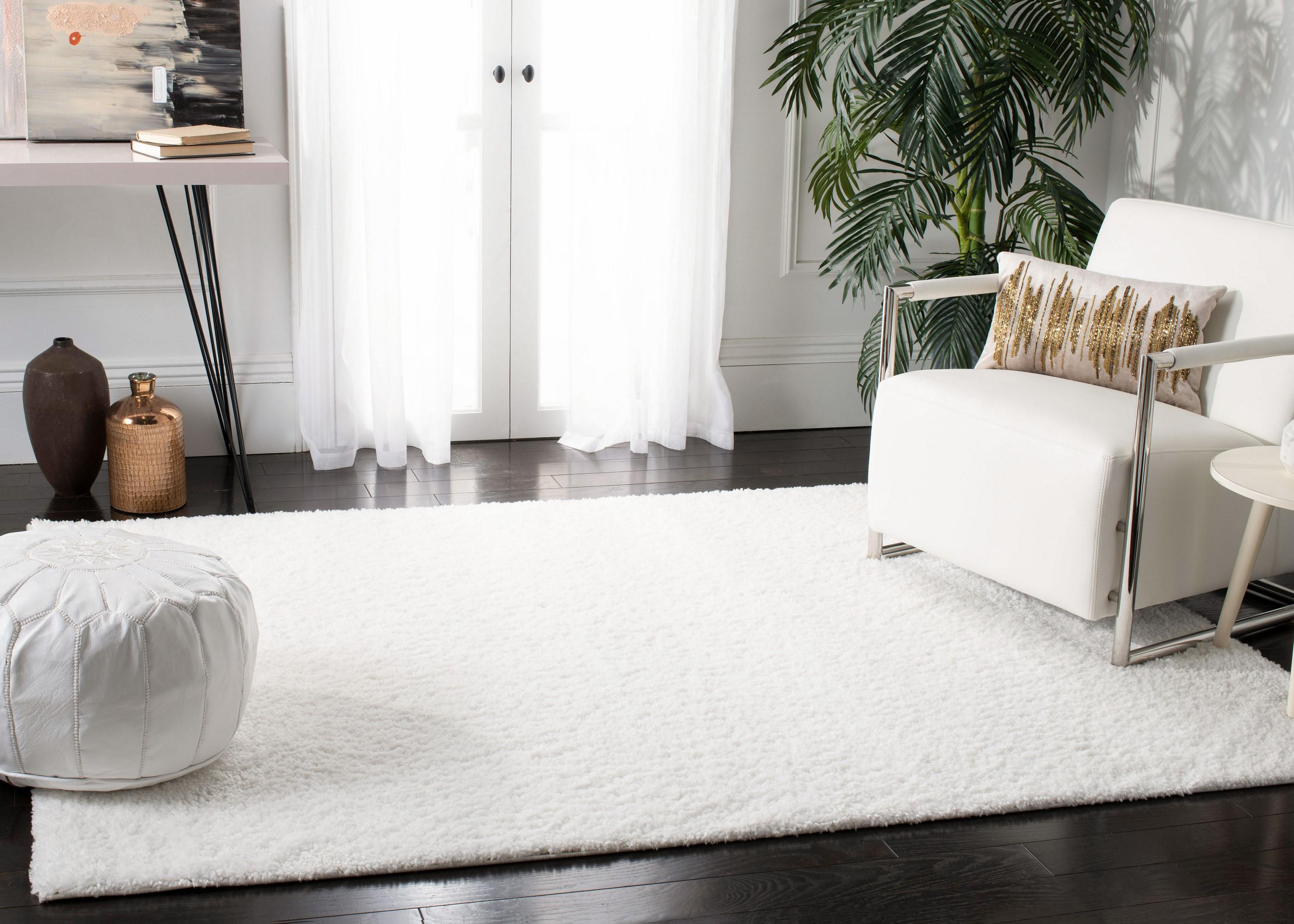 SAFAVIEH August Carlene Solid Plush Shag Area Rug, White, 4' x 6'