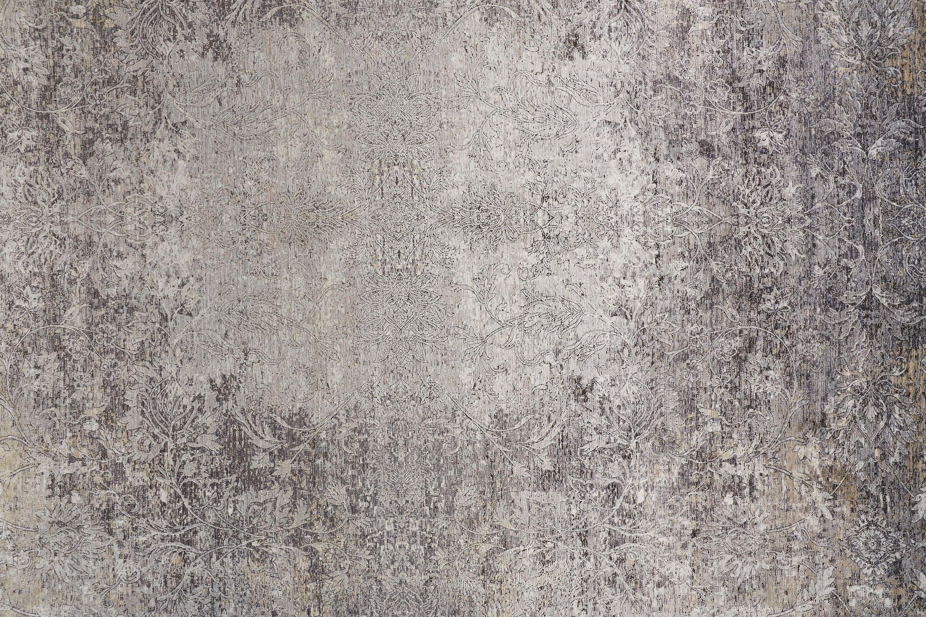 Sarrant Transitional Medallion Gray/Ivory/Tan Area Rug